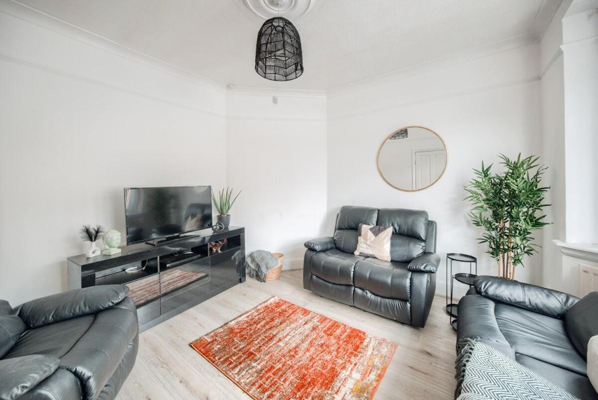 Apartment 4 Bedroom House - - Wifi