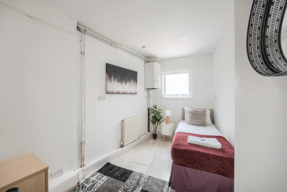 4 Bedroom House - - Wifi *