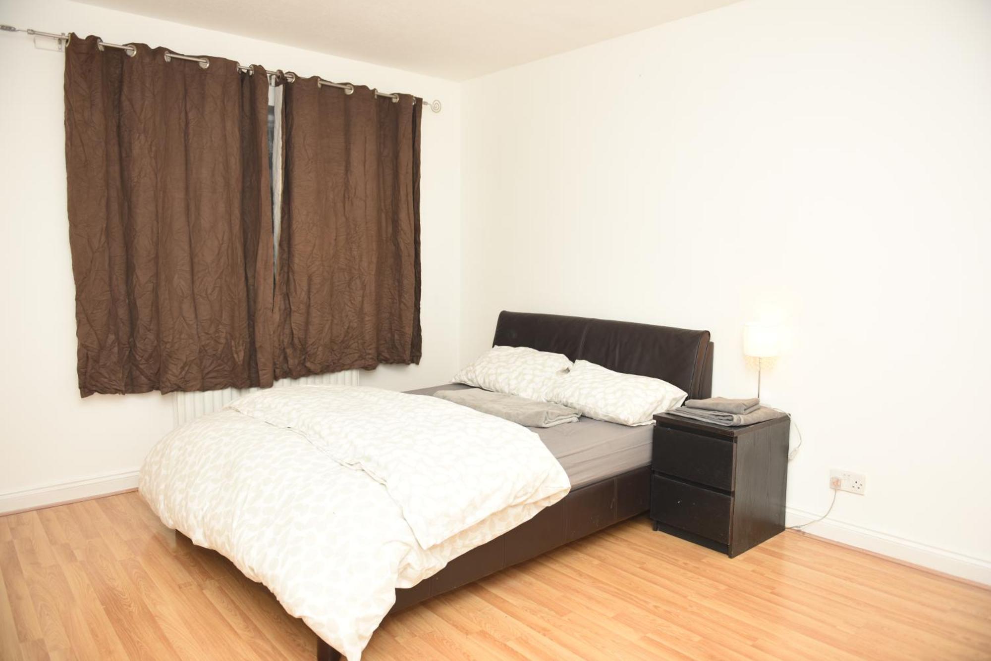 3 Bed Comfortable In City, Free Parking , Wifi, Kitchen,livingroom Holiday home