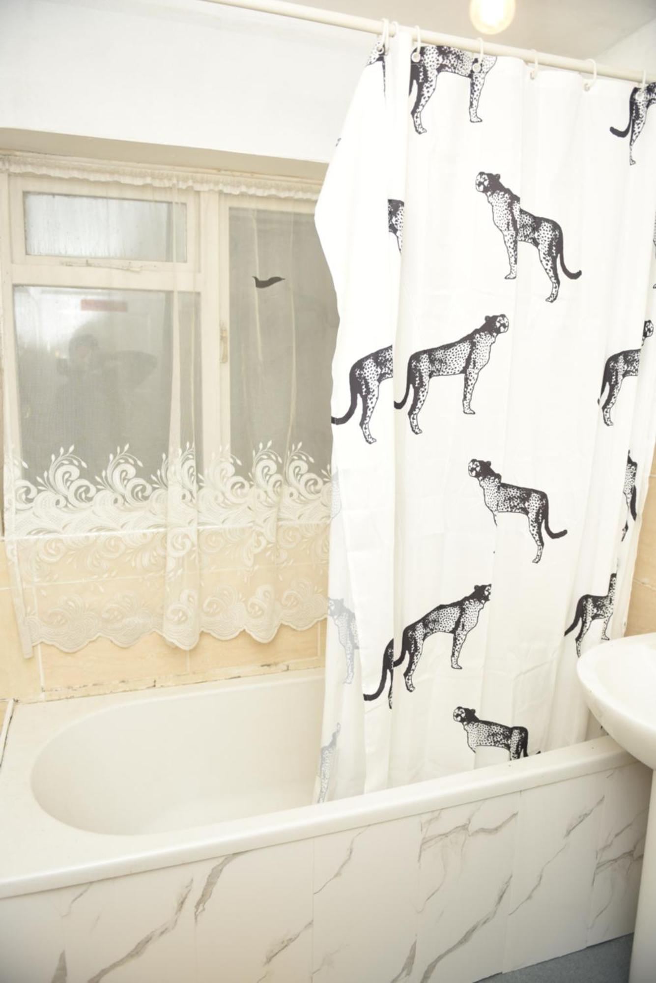 Holiday home 3 Bed Comfortable In City, Free Parking , Wifi, Kitchen,livingroom Coventry