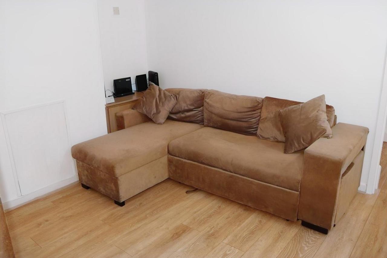Charming 2bed House In Cv2 Area