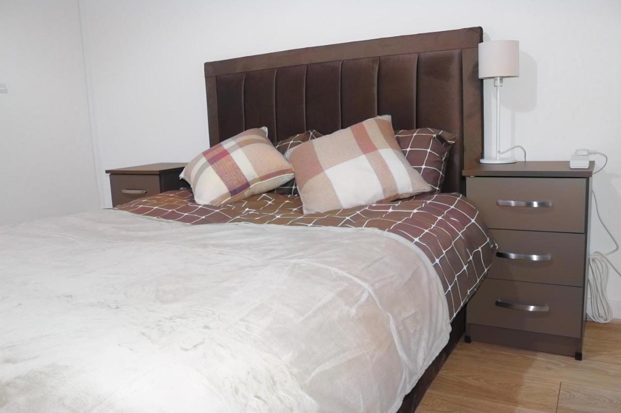 Charming 2bed House In Cv2 Area