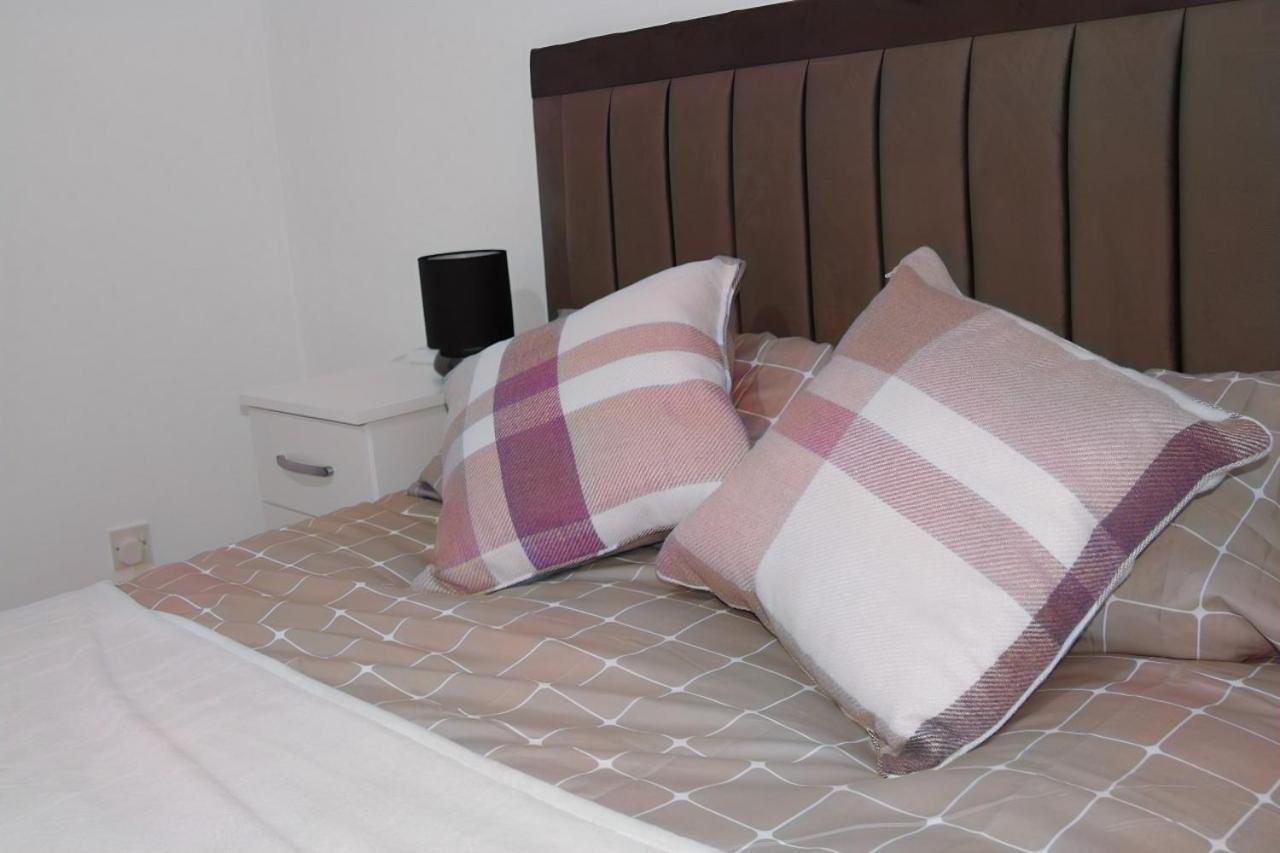 Charming 2bed House In Cv2 Area *