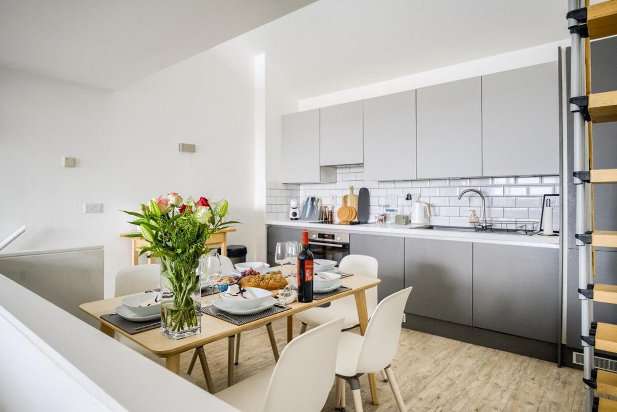 Stylish, Modern House, Holiday home Coventry
