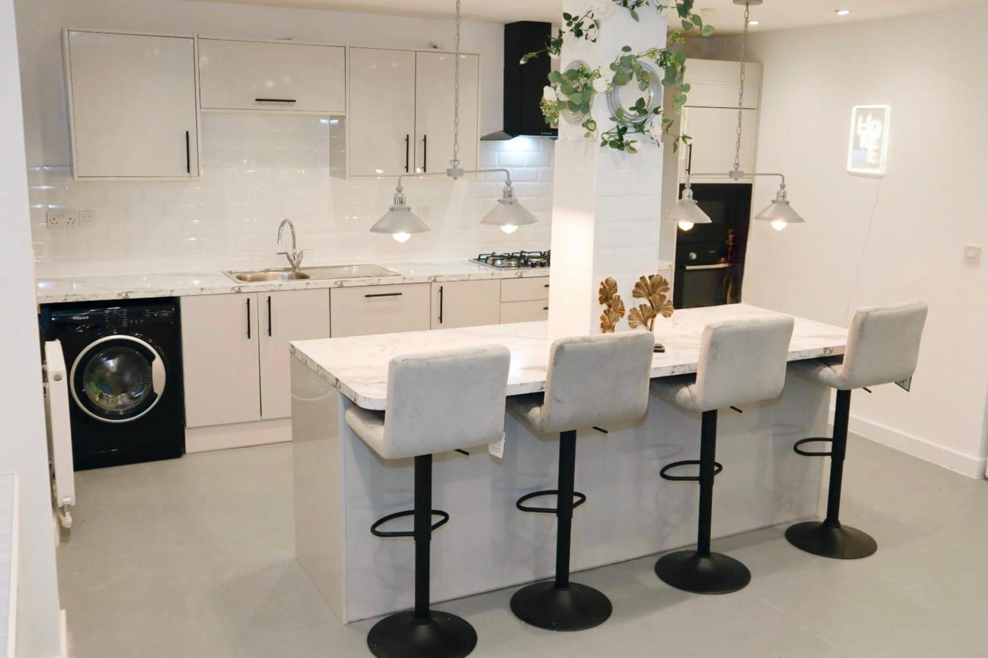 Spacious Apartment *