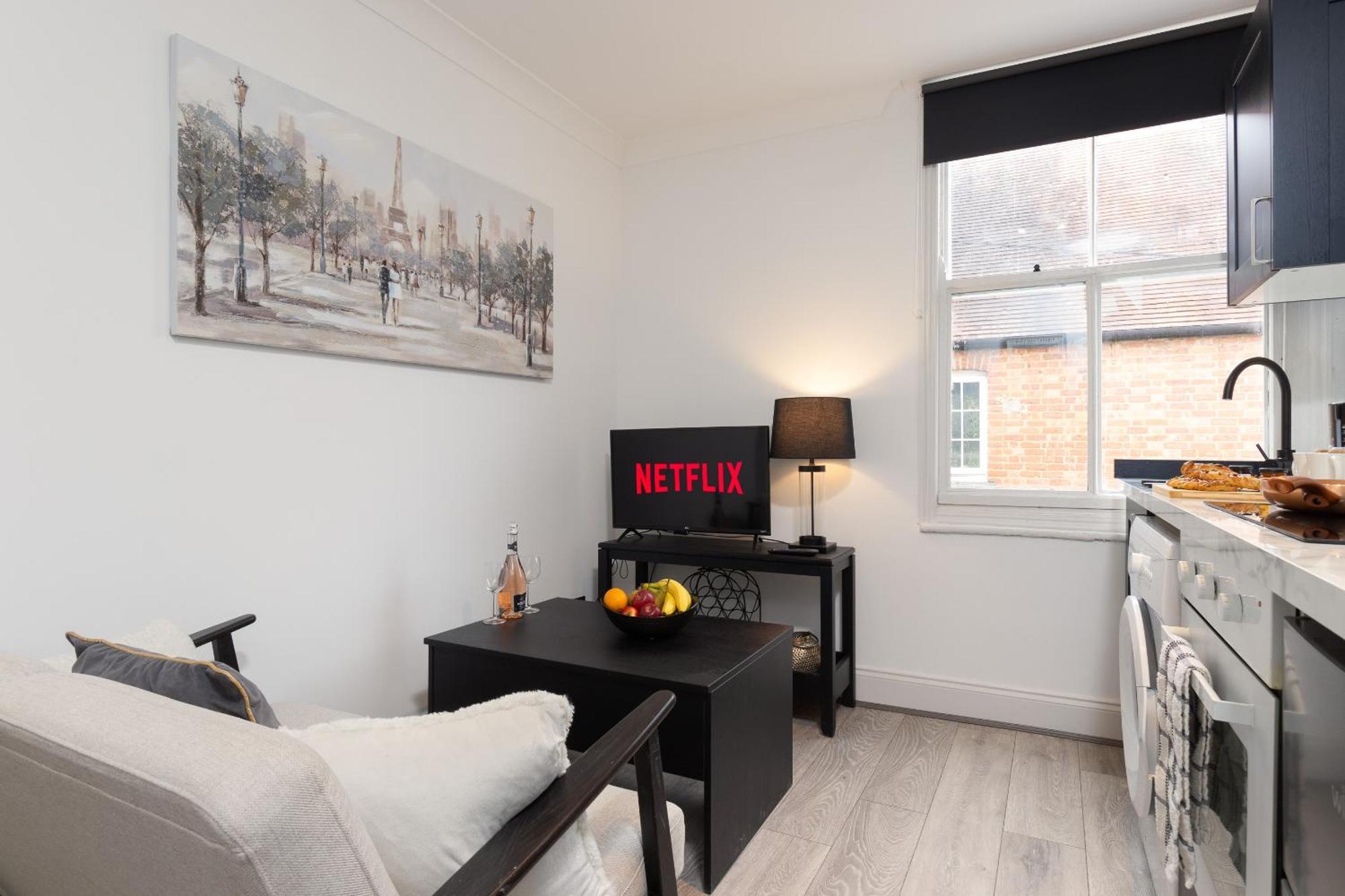 Cozy 1br Flat, Train Station, Free Parking, Wifi, Smart Tv * Coventry