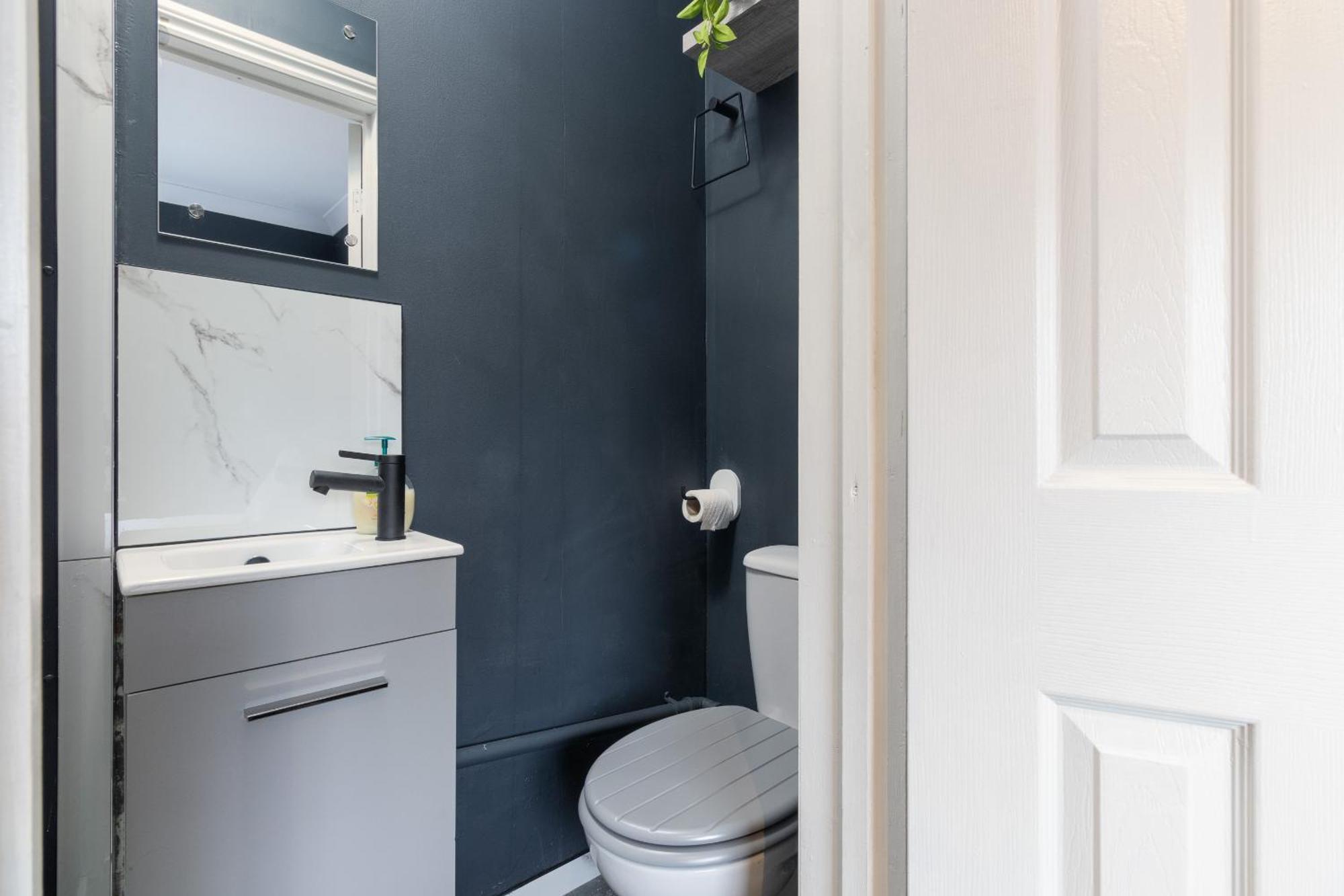 Cozy 1br Flat, Train Station, Free Parking, Wifi, Smart Tv Apartment Coventry