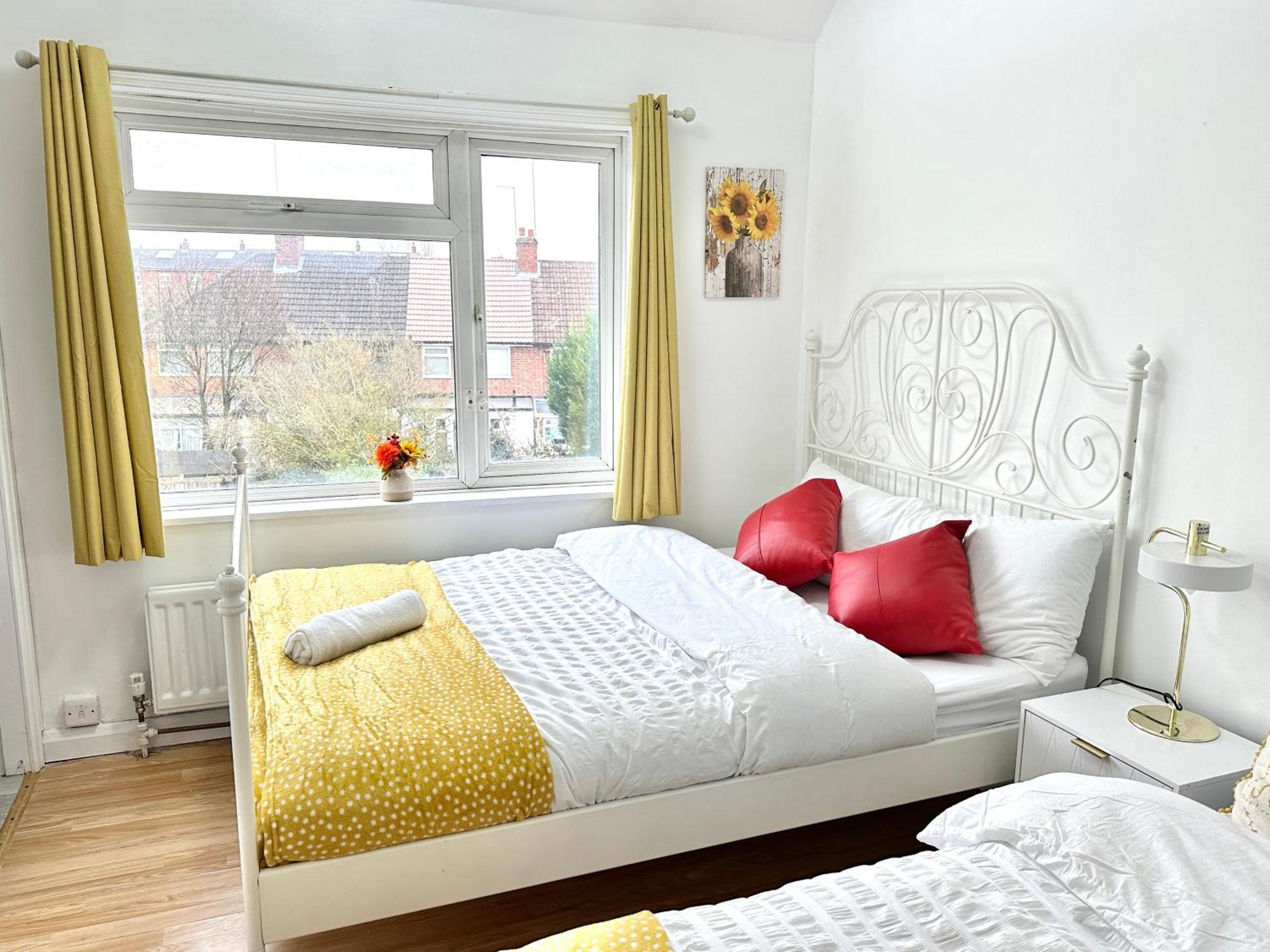 4 Ensuite Bedroom Entire House Sleeps 10 Driveway Parking Near Univesity And Center Holiday home *