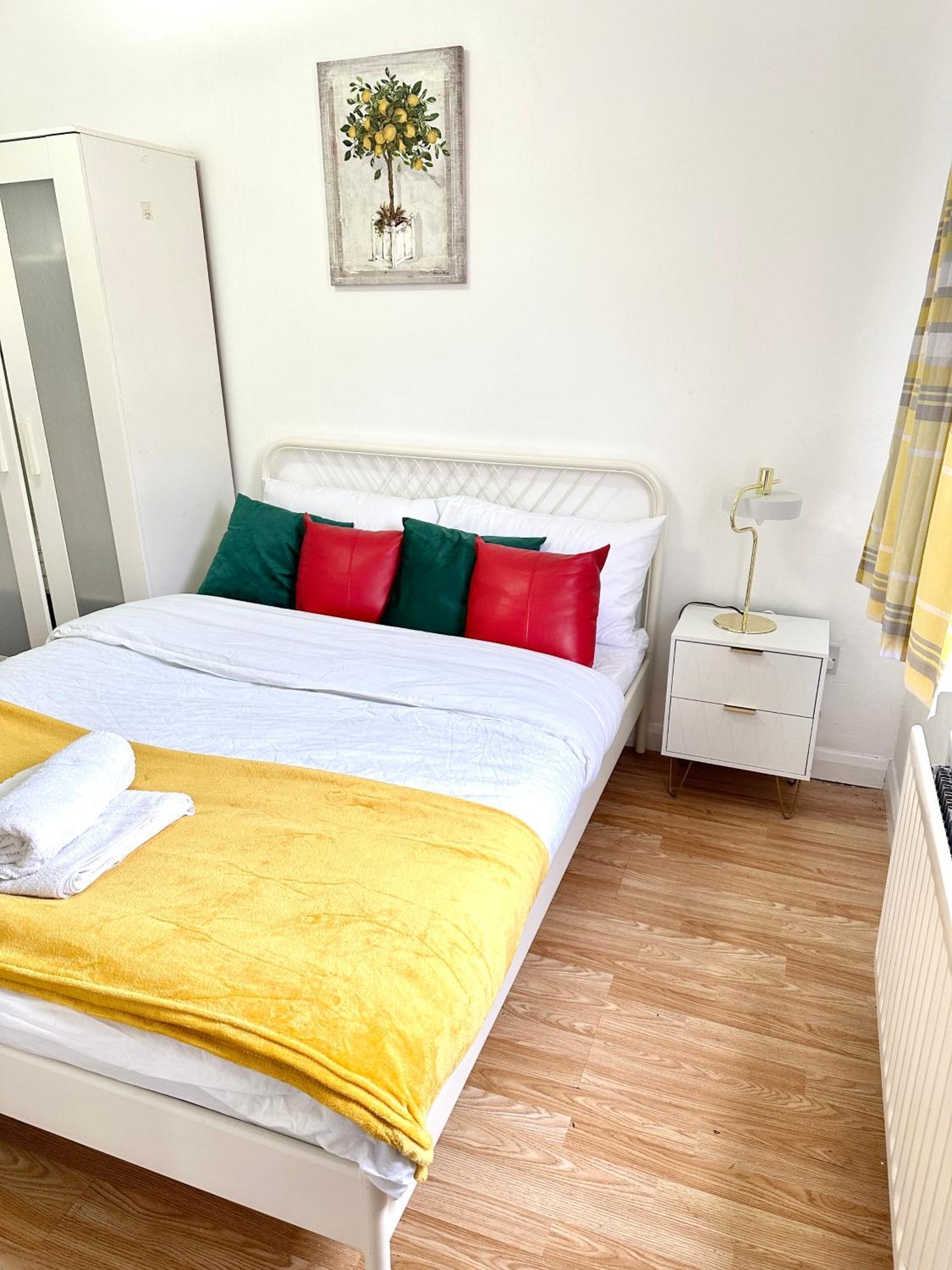 4 Ensuite Bedroom Entire House Sleeps 10 Driveway Parking Near Univesity And Center