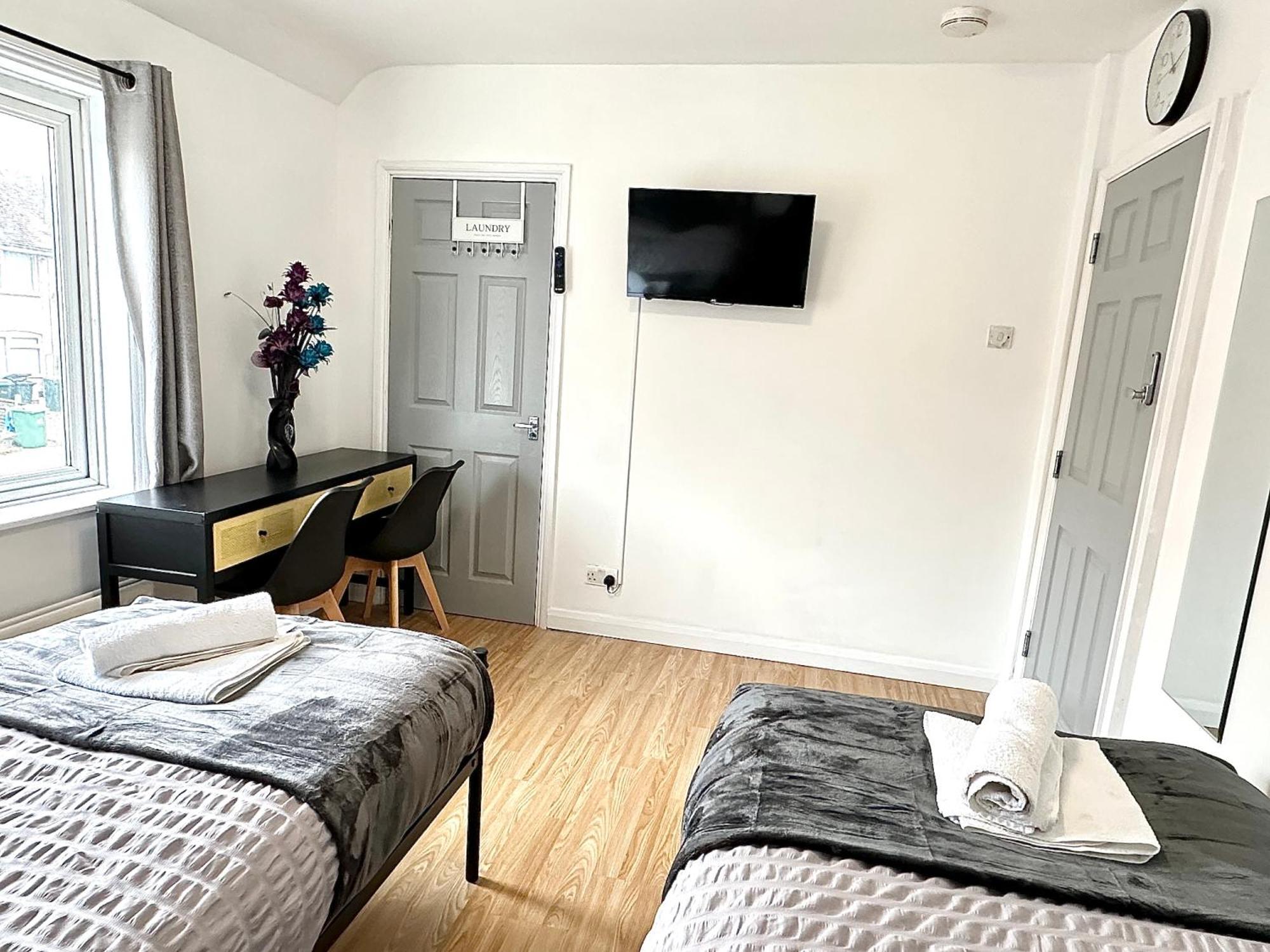 4 Ensuite Bedroom Entire House Sleeps 10 Driveway Parking Near Univesity And Center Coventry