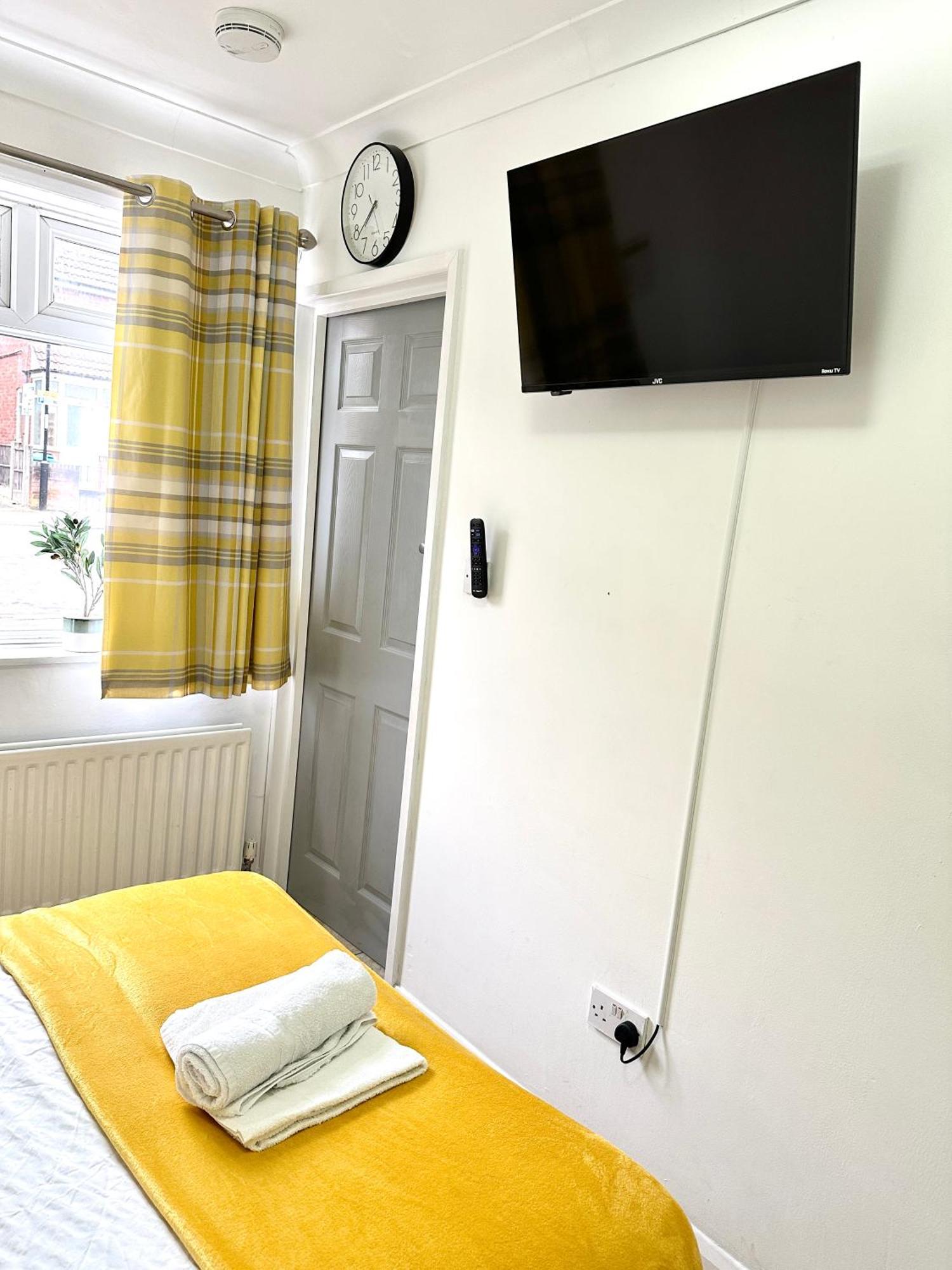 4 Ensuite Bedroom Entire House Sleeps 10 Driveway Parking Near Univesity And Center