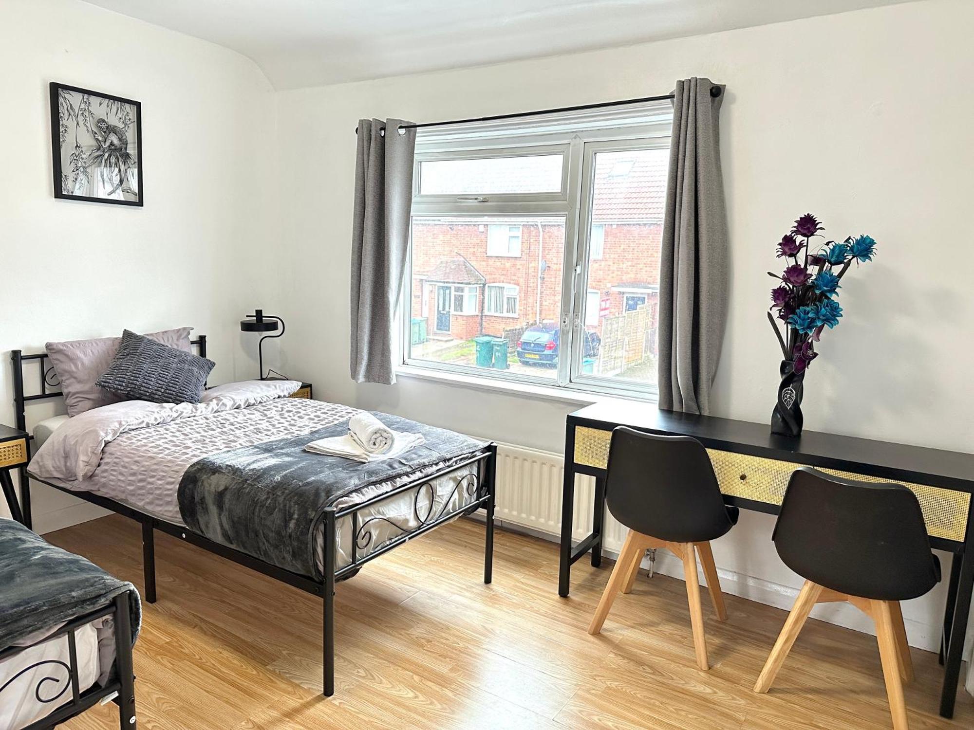 Holiday home 4 Ensuite Bedroom Entire House Sleeps 10 Driveway Parking Near Univesity And Center *