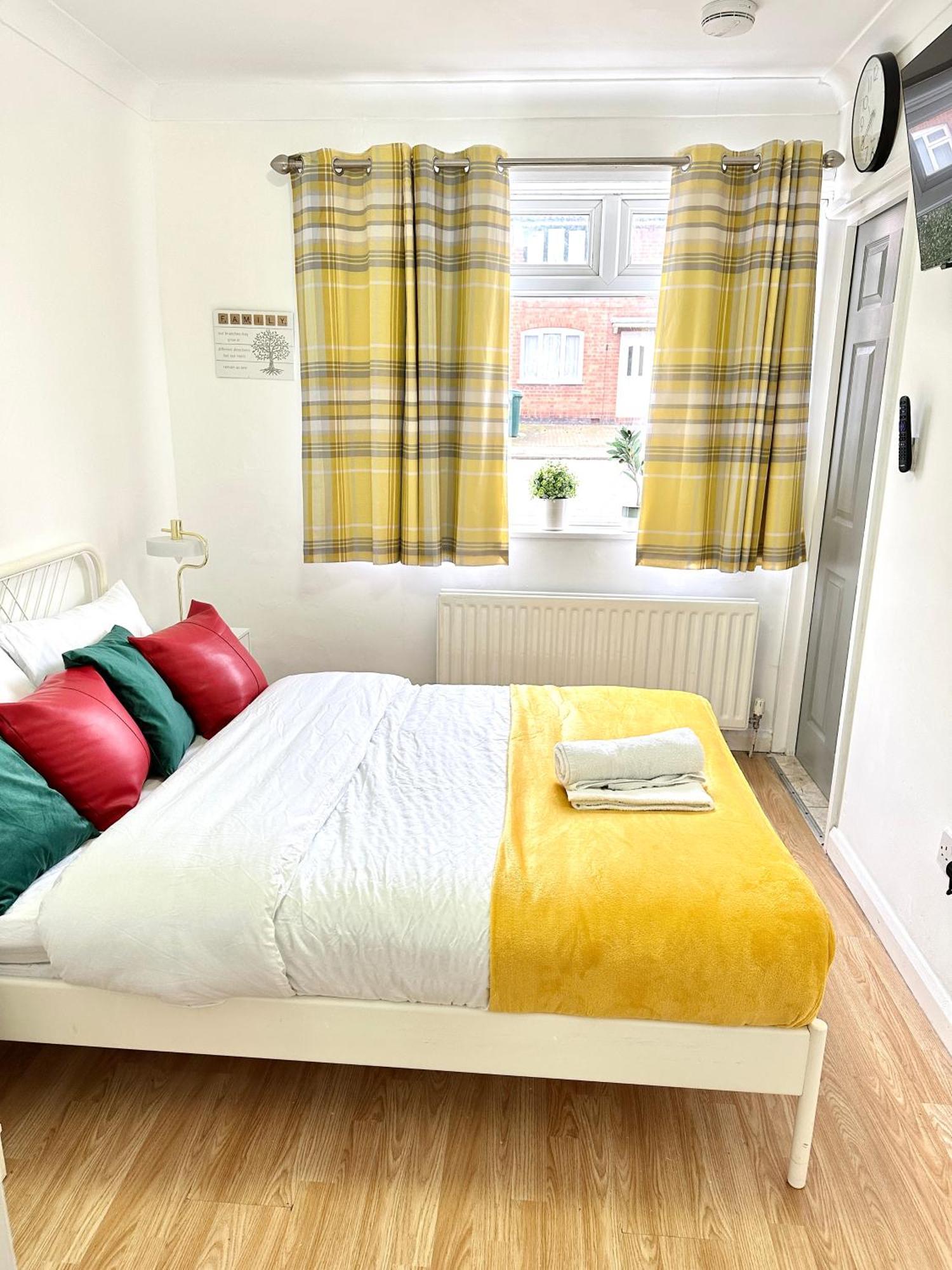 Holiday home 4 Ensuite Bedroom Entire House Sleeps 10 Driveway Parking Near Univesity And Center