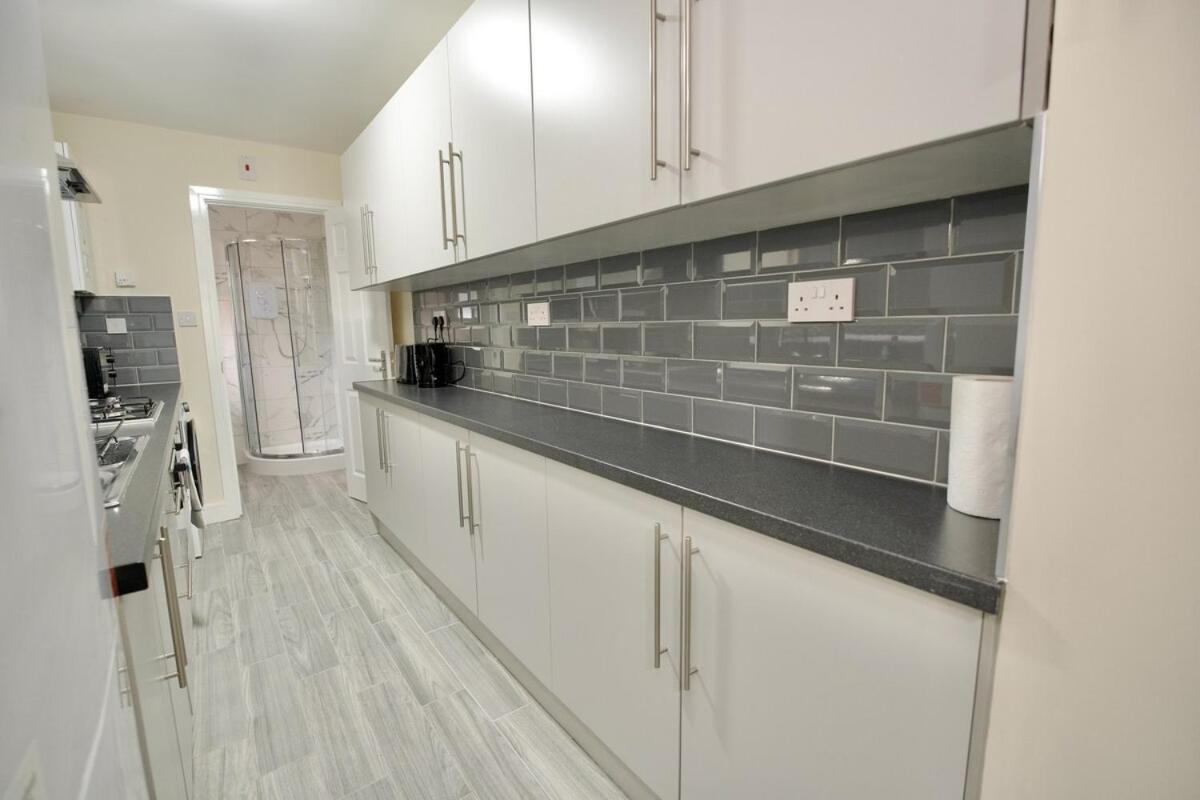 Monks Villa Fully Furnished Home Coventry Coventry