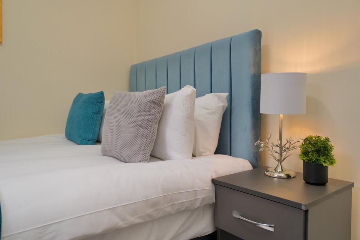 Monks Villa Fully Furnished Home Coventry * Coventry