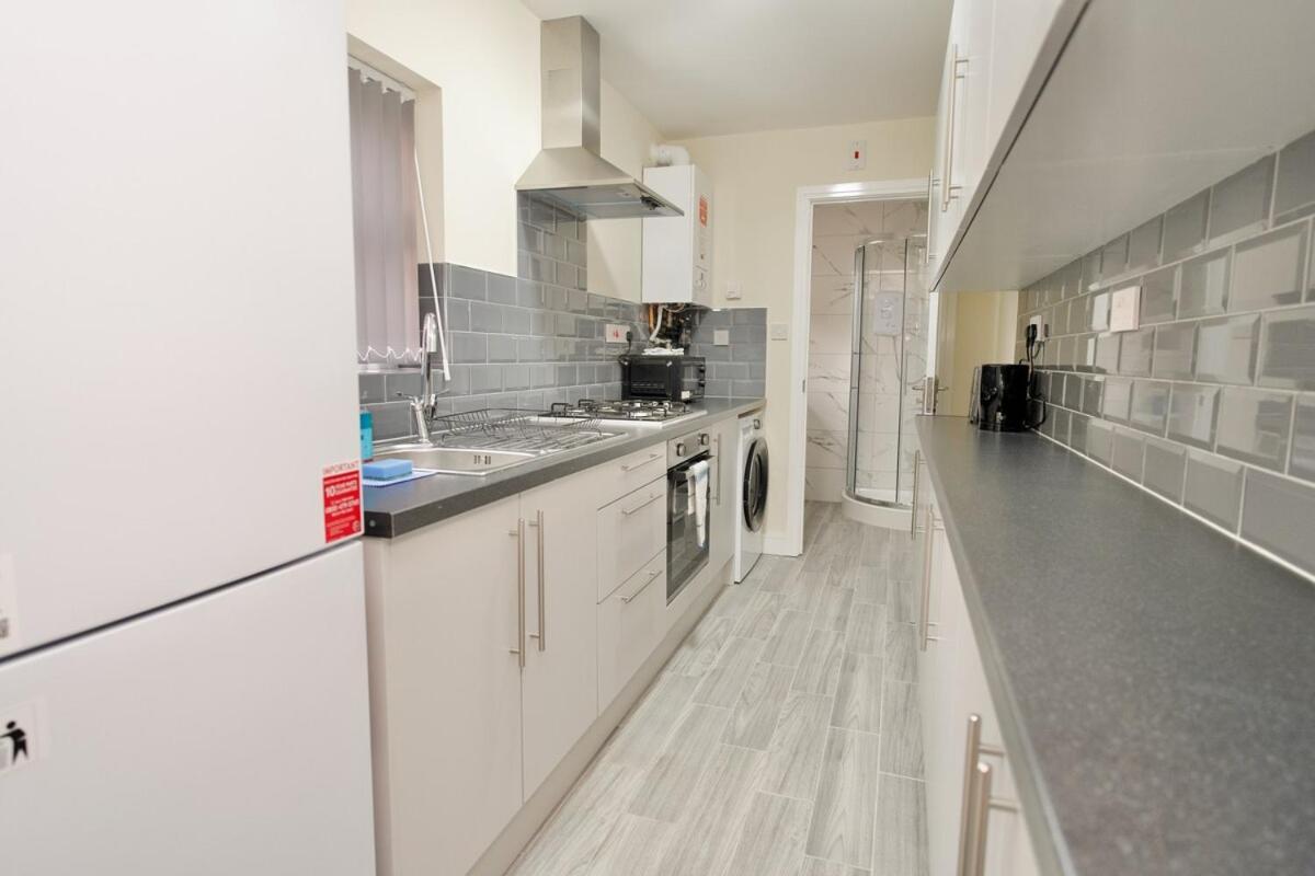 Monks Villa Fully Furnished Home Coventry Holiday home