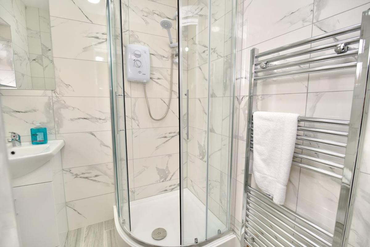 Monks Villa Fully Furnished Home Coventry *
