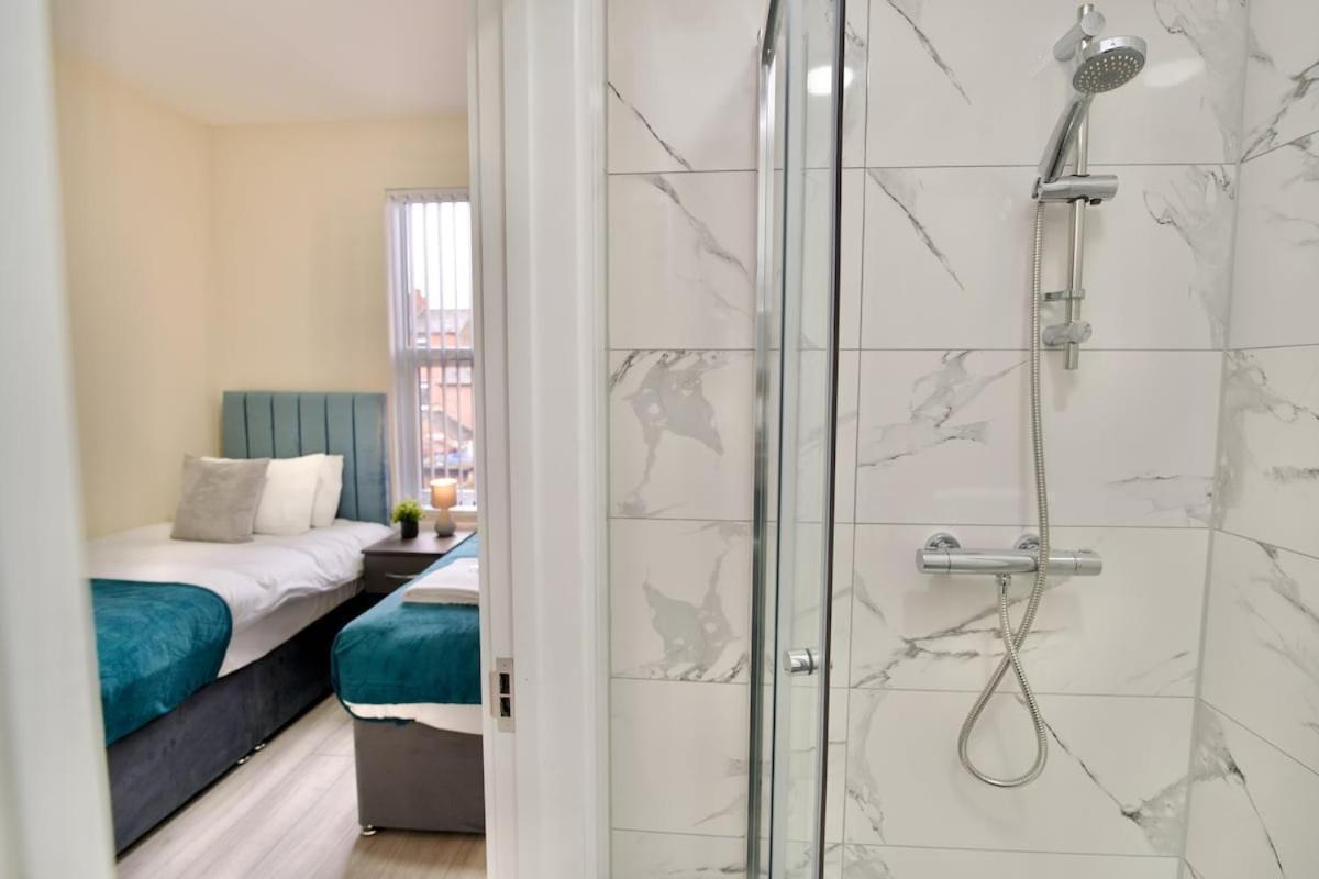 Monks Villa Fully Furnished Home Coventry * Coventry