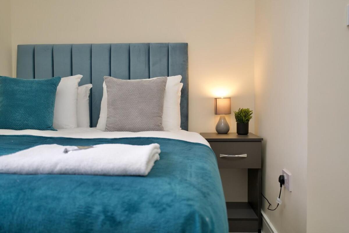 Monks Villa Fully Furnished Home Coventry
