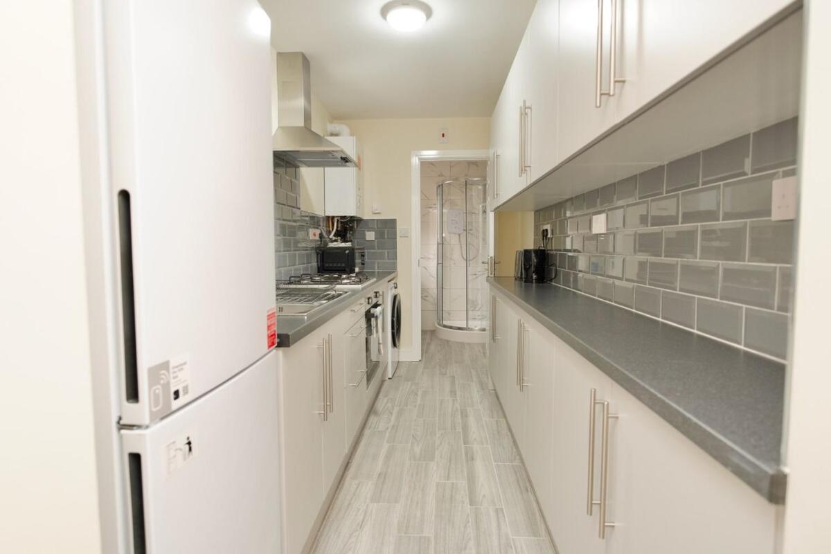 Monks Villa Fully Furnished Home Coventry Holiday home *