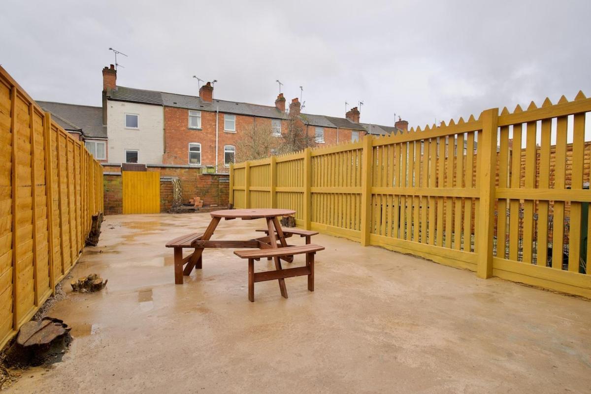 Monks Villa Fully Furnished Home Coventry *