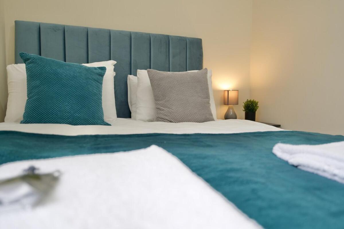 Monks Villa Fully Furnished Home Coventry