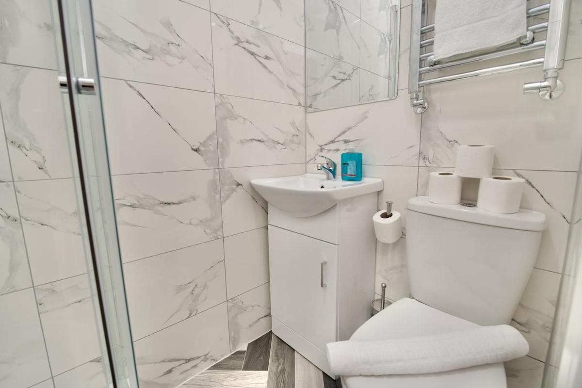 Monks Villa Fully Furnished Home Coventry Holiday home
