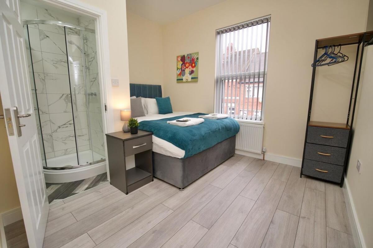 Monks Villa Fully Furnished Home Coventry Holiday home *
