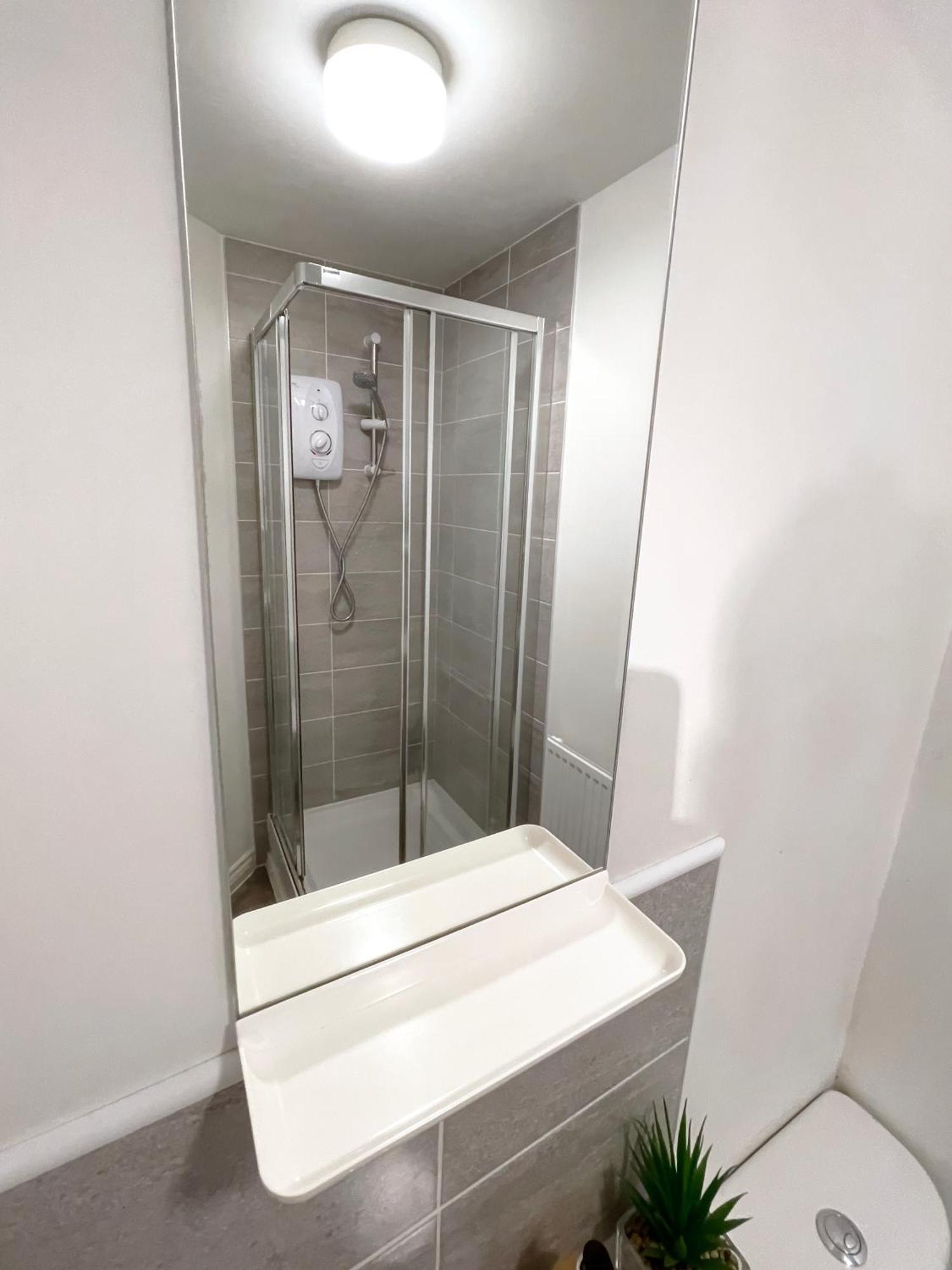 Apartment 2-br Apartment, En-suite, Allocated Parking, Next To Playground Coventry
