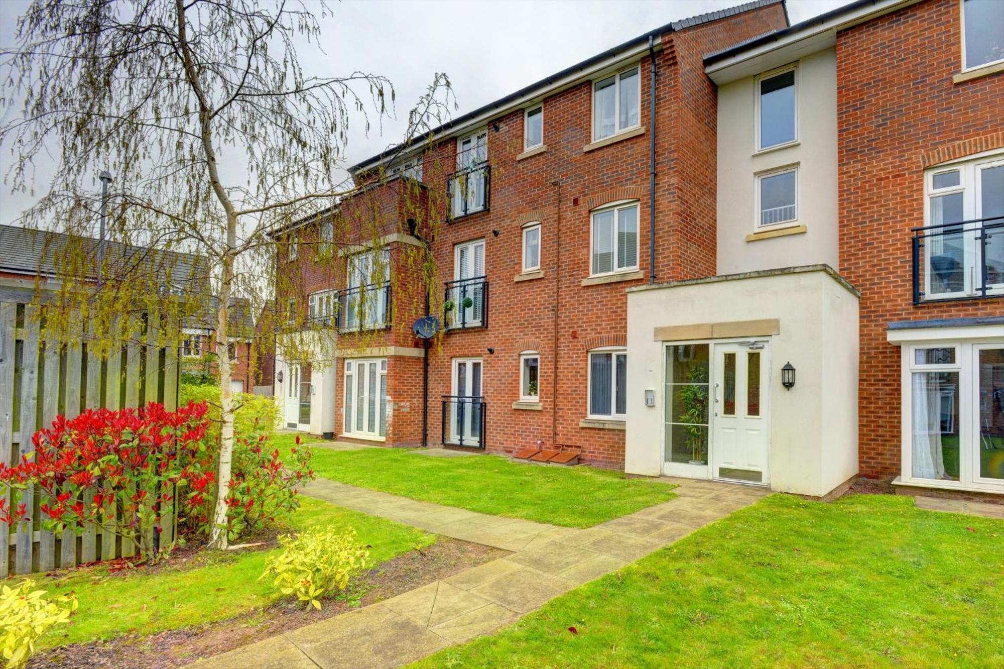 2-br Apartment, En-suite, Allocated Parking, Next To Playground Apartment Coventry
