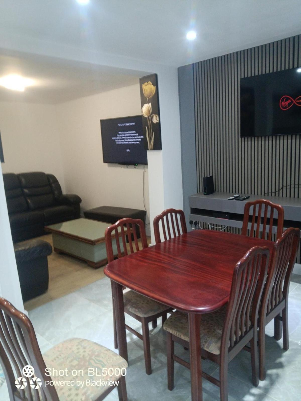 Lovely House For Family & Group Coventry