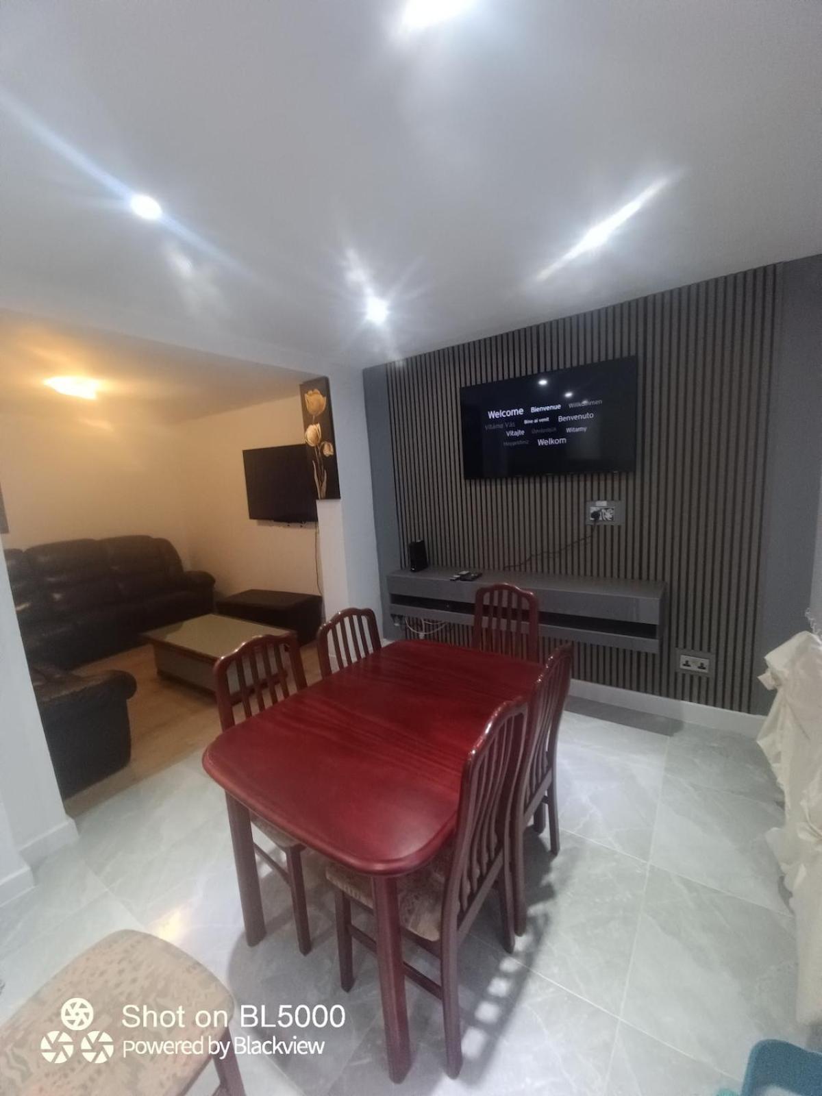 Lovely House For Family & Group Coventry