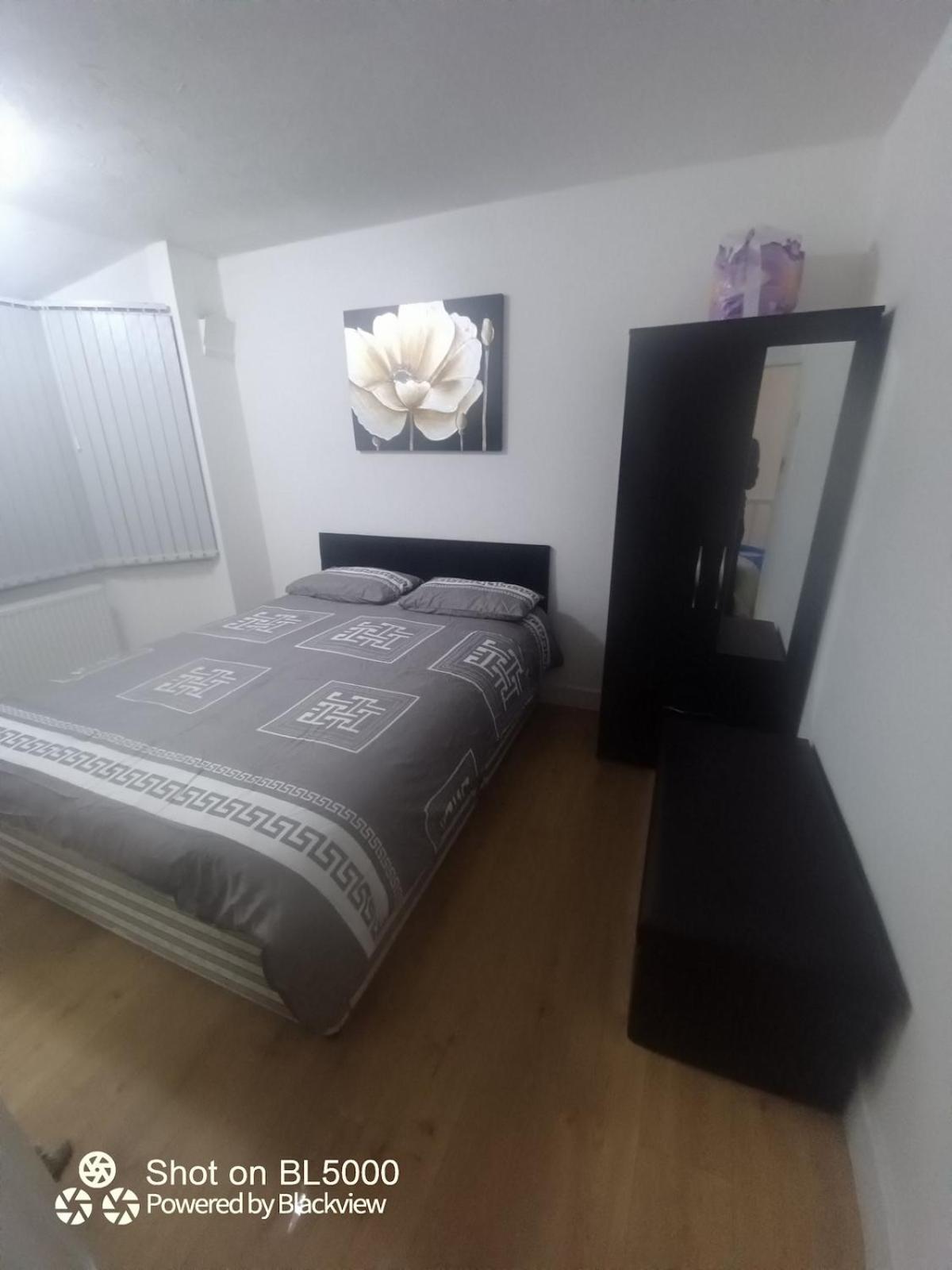 Lovely House For Family & Group Apartment *