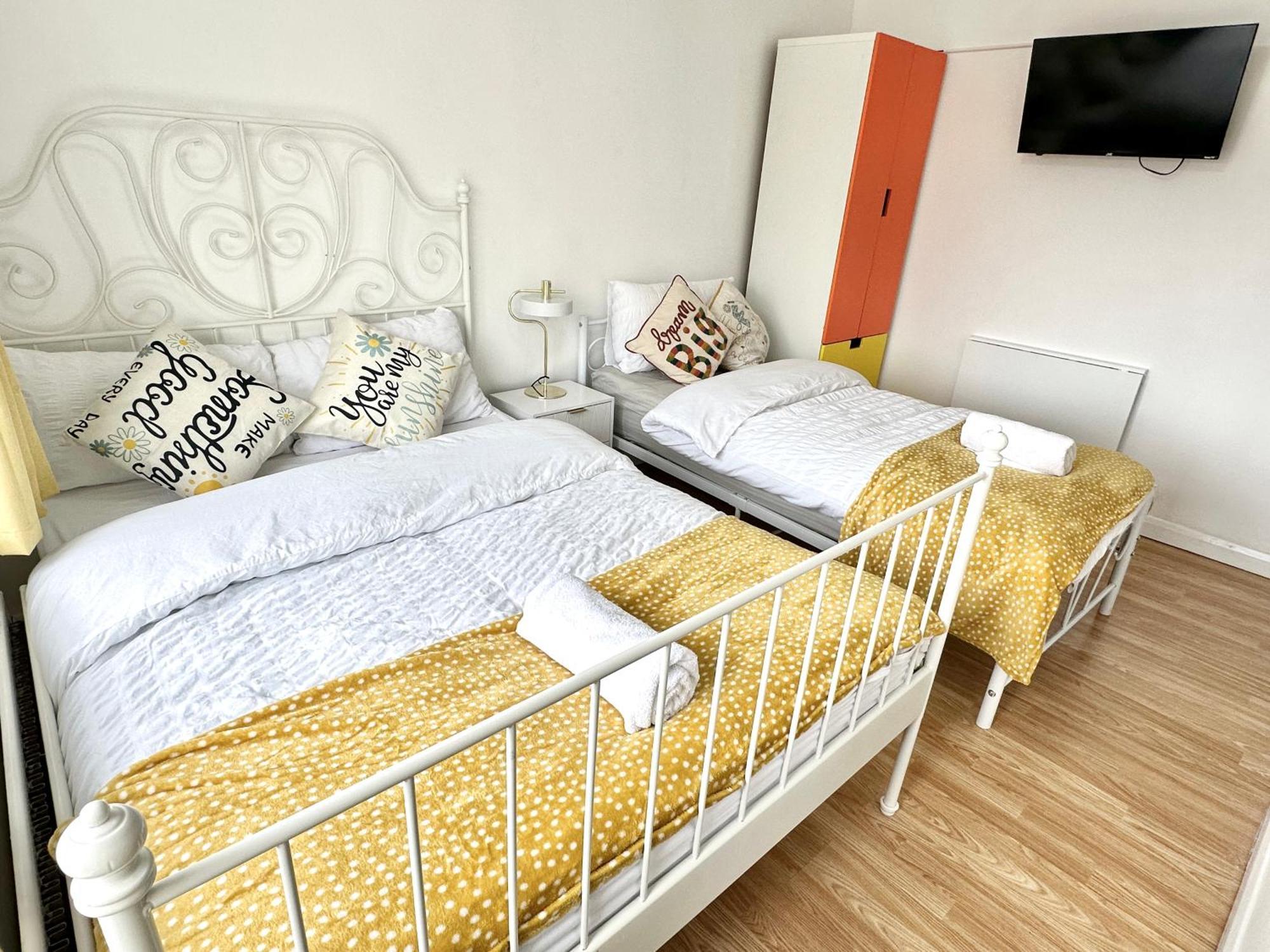 4 Ensuite Bedroom Entire House Sleeps 10 Driveway Parking Near Univesity And Center
