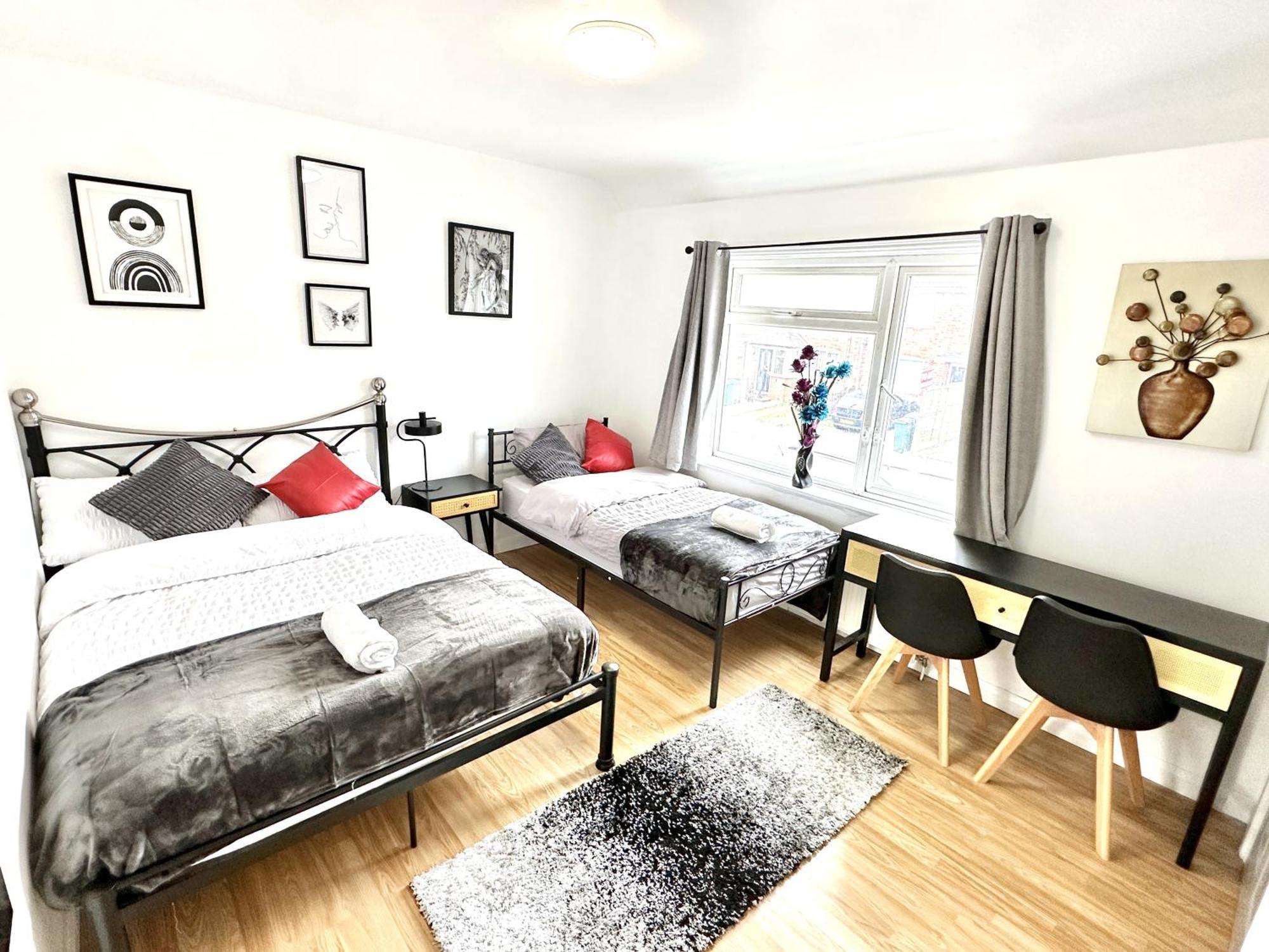 Holiday home 4 Ensuite Bedroom Entire House Sleeps 10 Driveway Parking Near Univesity And Center Coventry