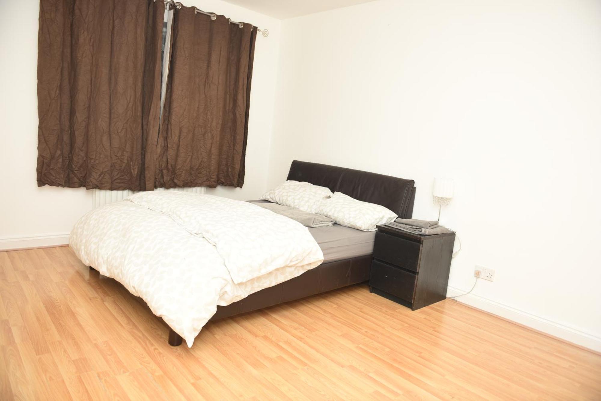 3 Bed Comfortable In City, Free Parking , Wifi, Kitchen,livingroom * Coventry