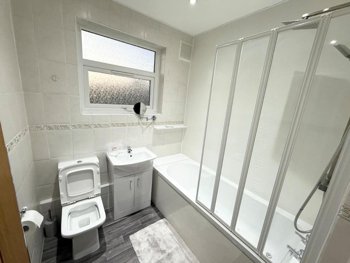 Cozy 3 Bedroom In Wyken - Holiday home Coventry