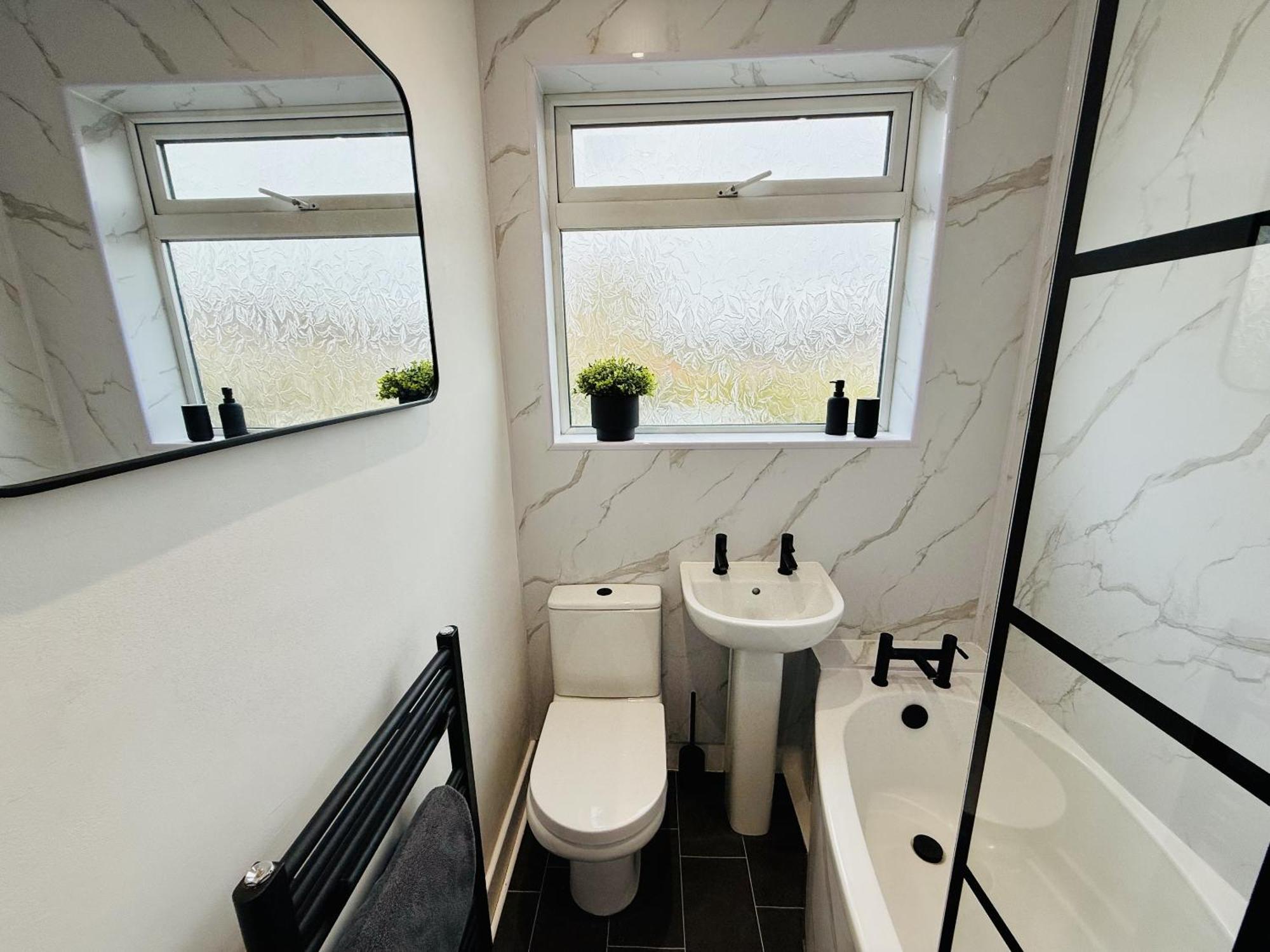 Spacious, Contemporary 2-bed House - Hosted By Hutch Lifestyle *