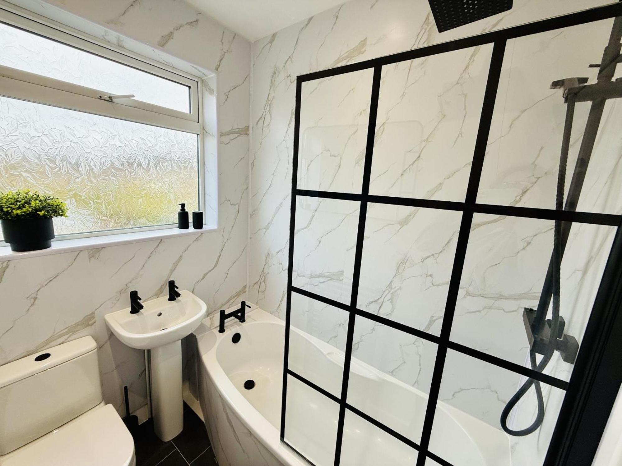 Spacious, Contemporary 2-bed House - Hosted By Hutch Lifestyle * Coventry