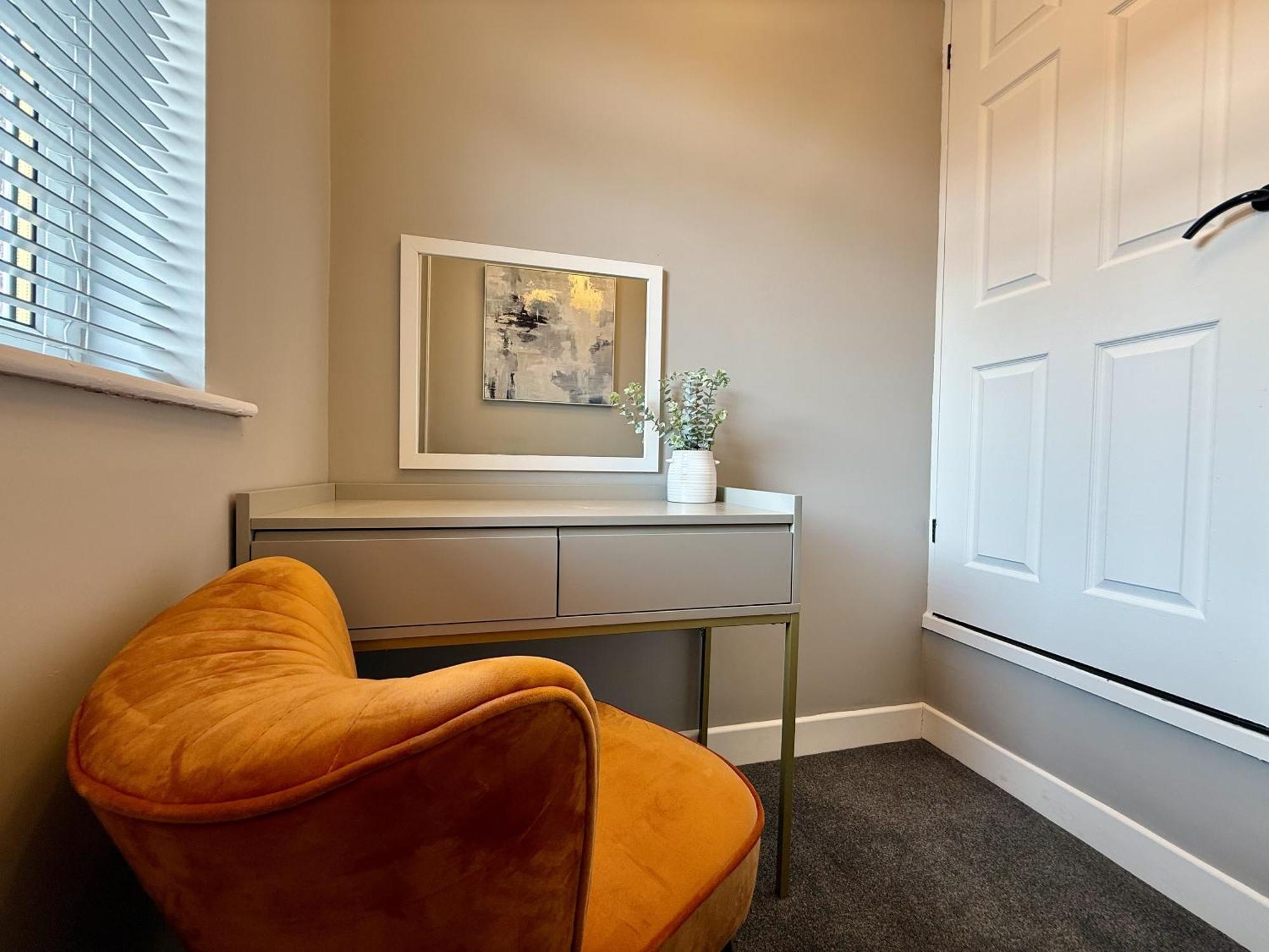 Spacious, Contemporary 2-bed House - Hosted By Hutch Lifestyle Holiday home *