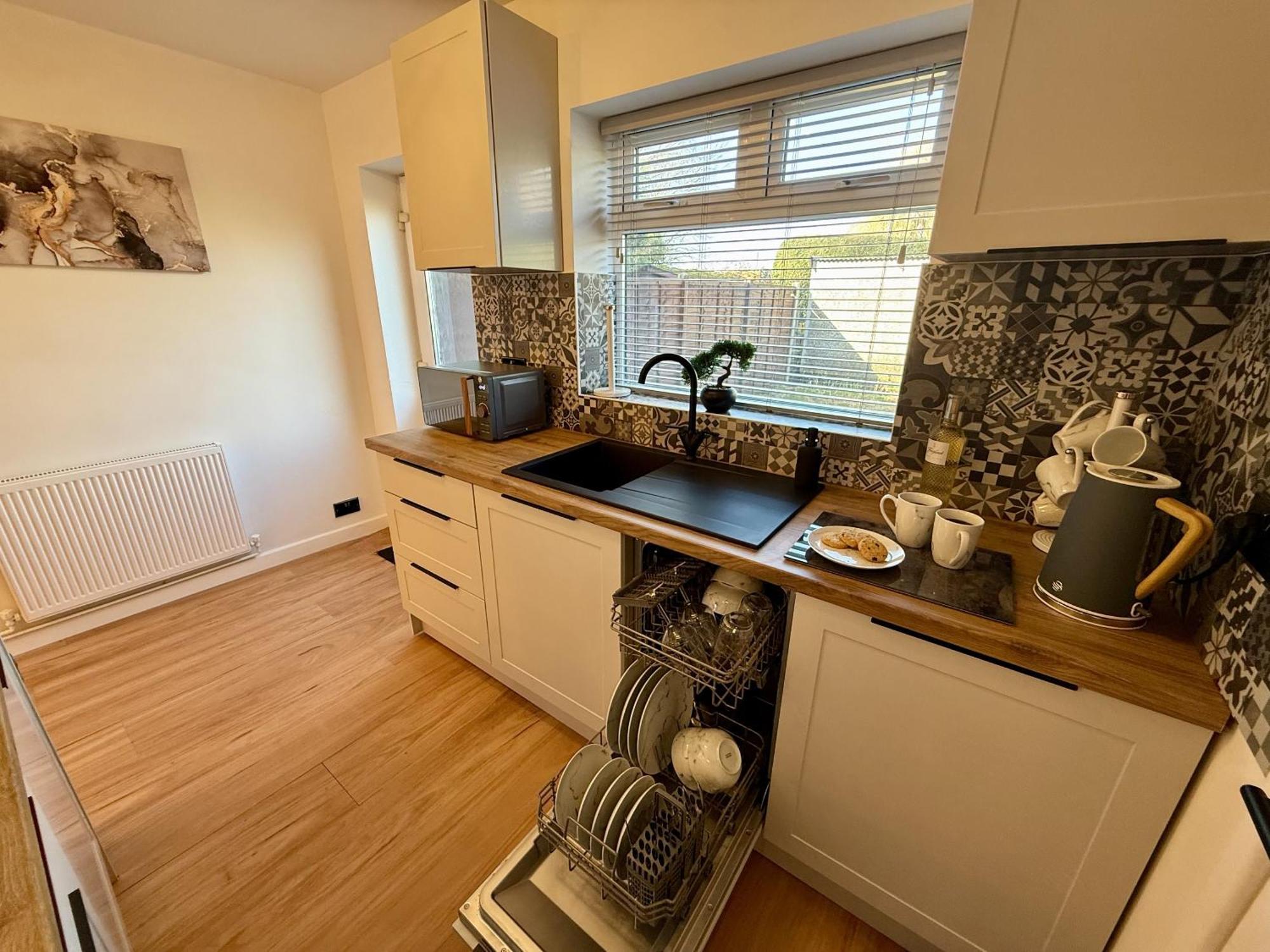 Spacious, Contemporary 2-bed House - Hosted By Hutch Lifestyle * Coventry