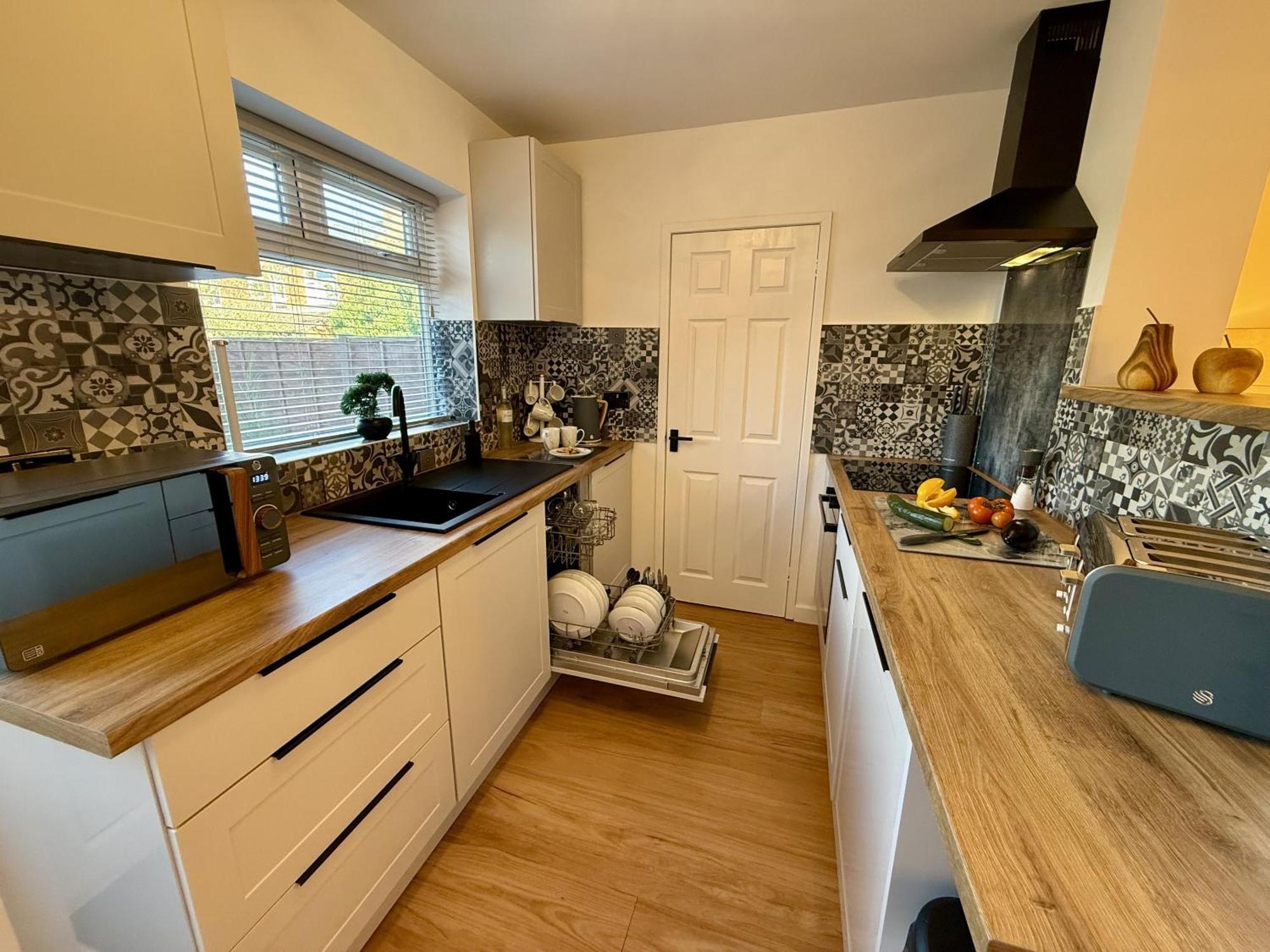 Spacious, Contemporary 2-bed House - Hosted By Hutch Lifestyle Holiday home Coventry