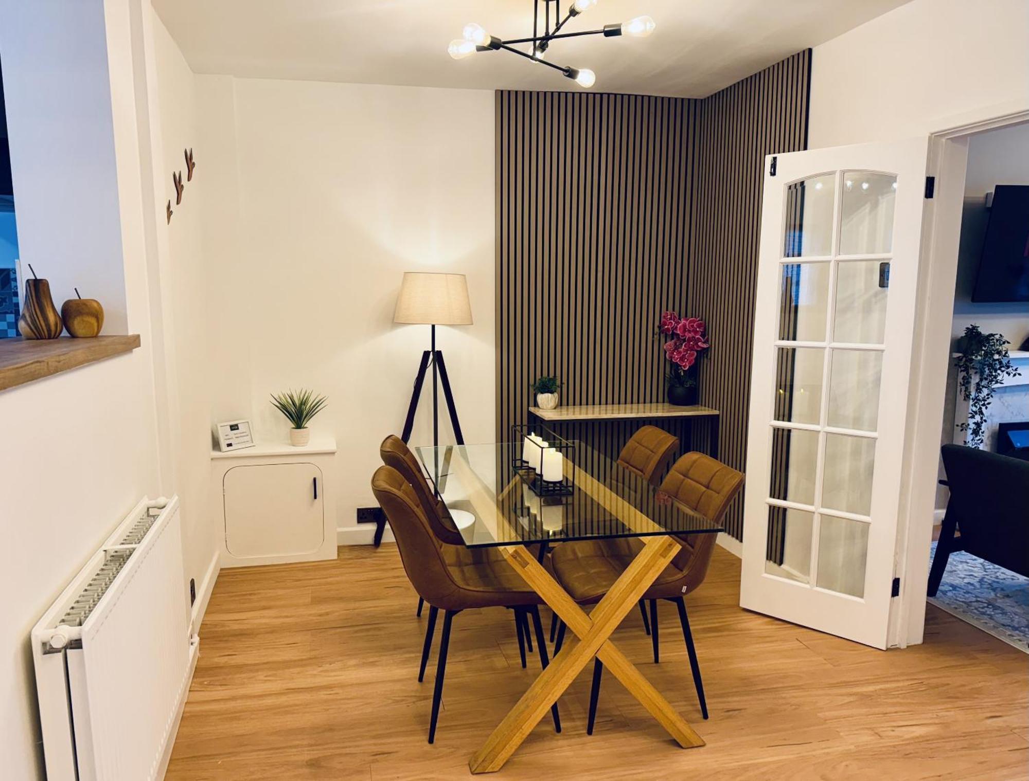 Holiday home Spacious, Contemporary 2-bed House - Hosted By Hutch Lifestyle