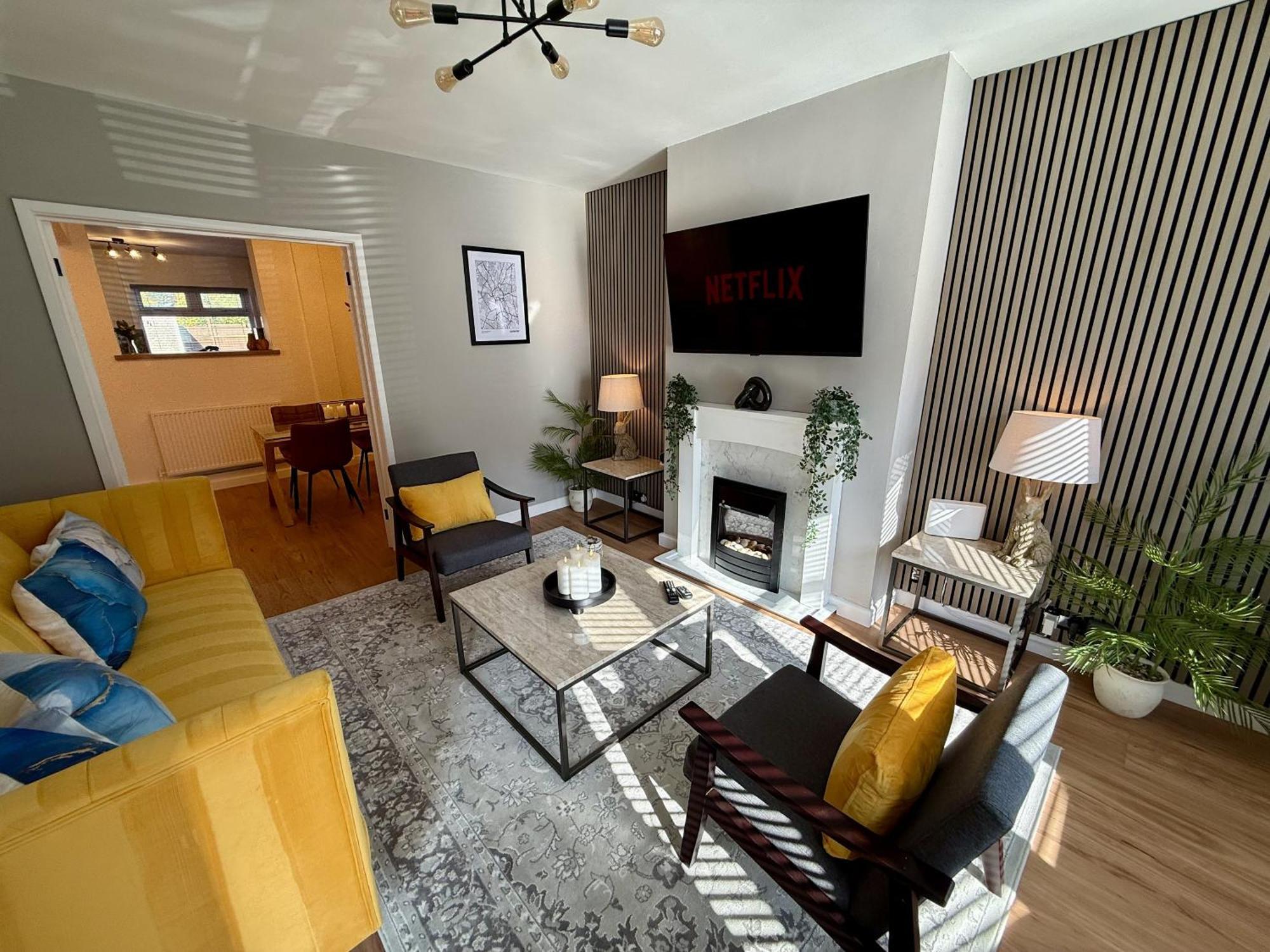Spacious, Contemporary 2-bed House - Hosted By Hutch Lifestyle Holiday home