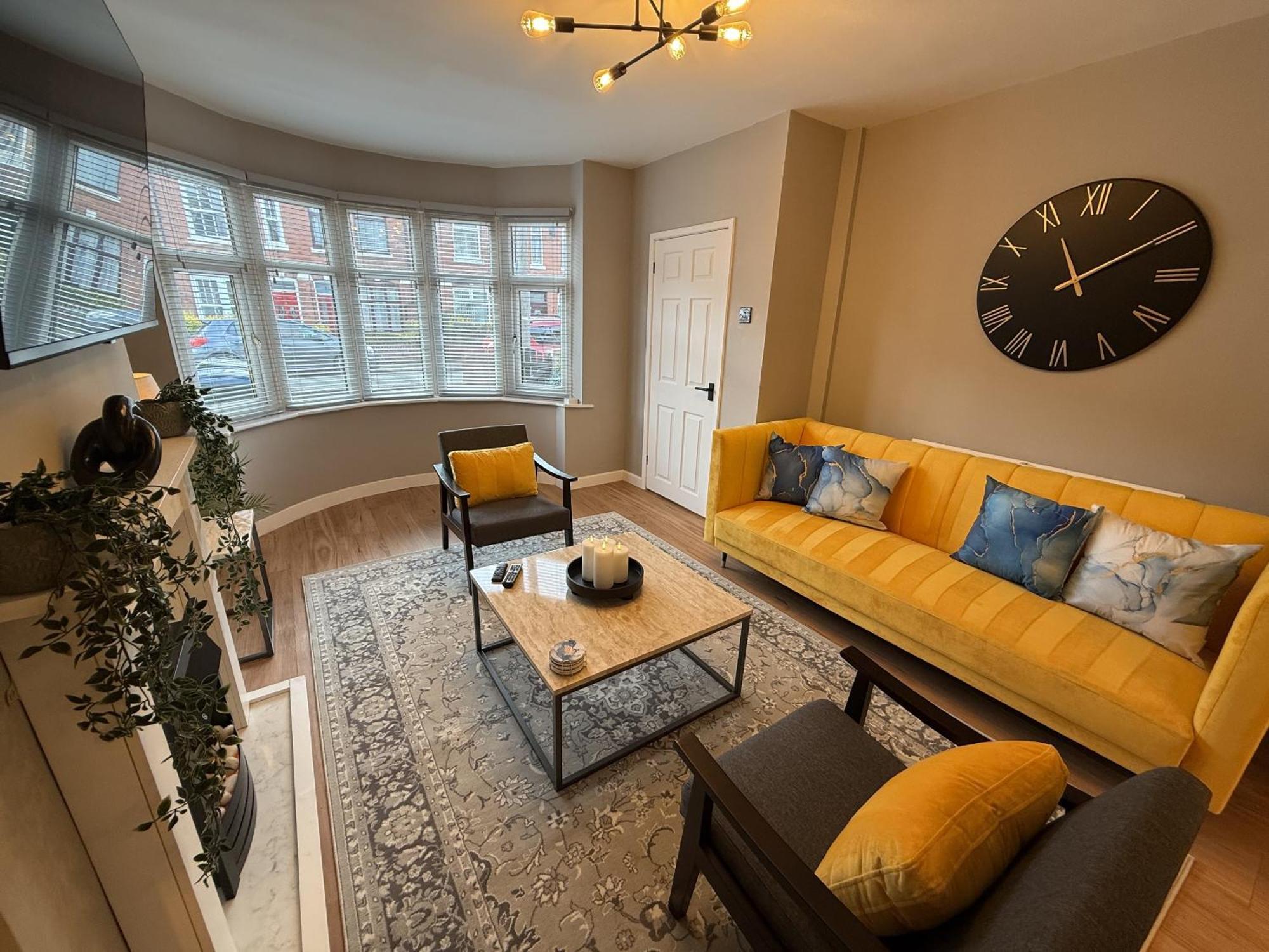 Spacious, Contemporary 2-bed House - Hosted By Hutch Lifestyle Holiday home