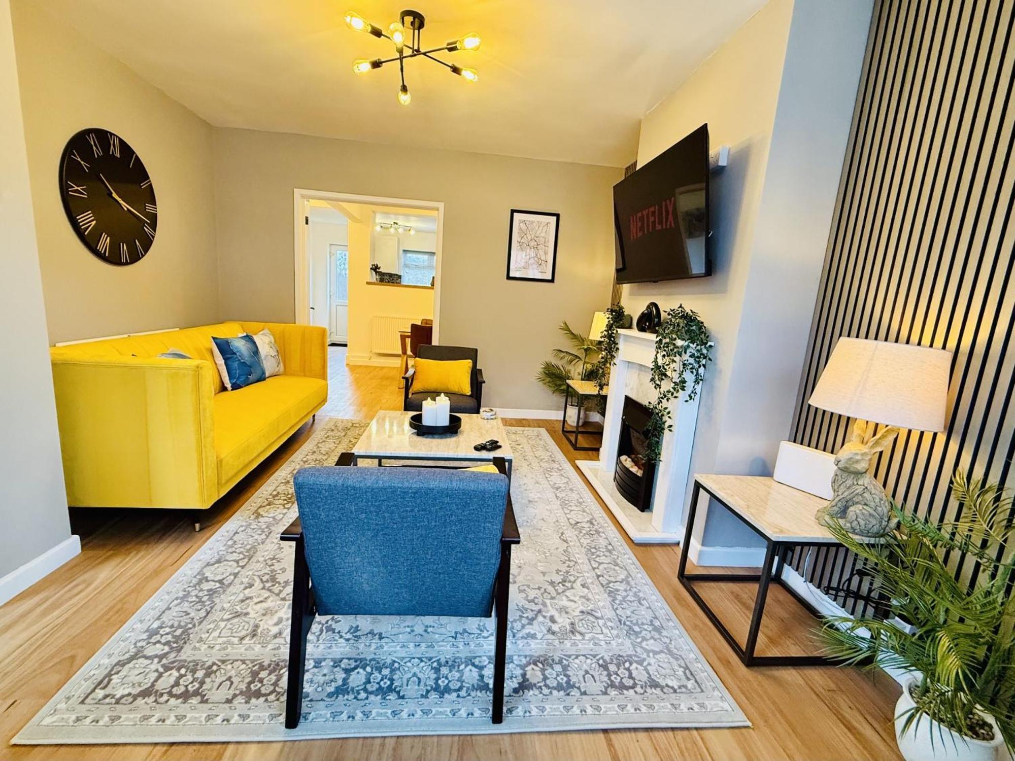 Spacious, Contemporary 2-bed House - Hosted By Hutch Lifestyle Holiday home Coventry
