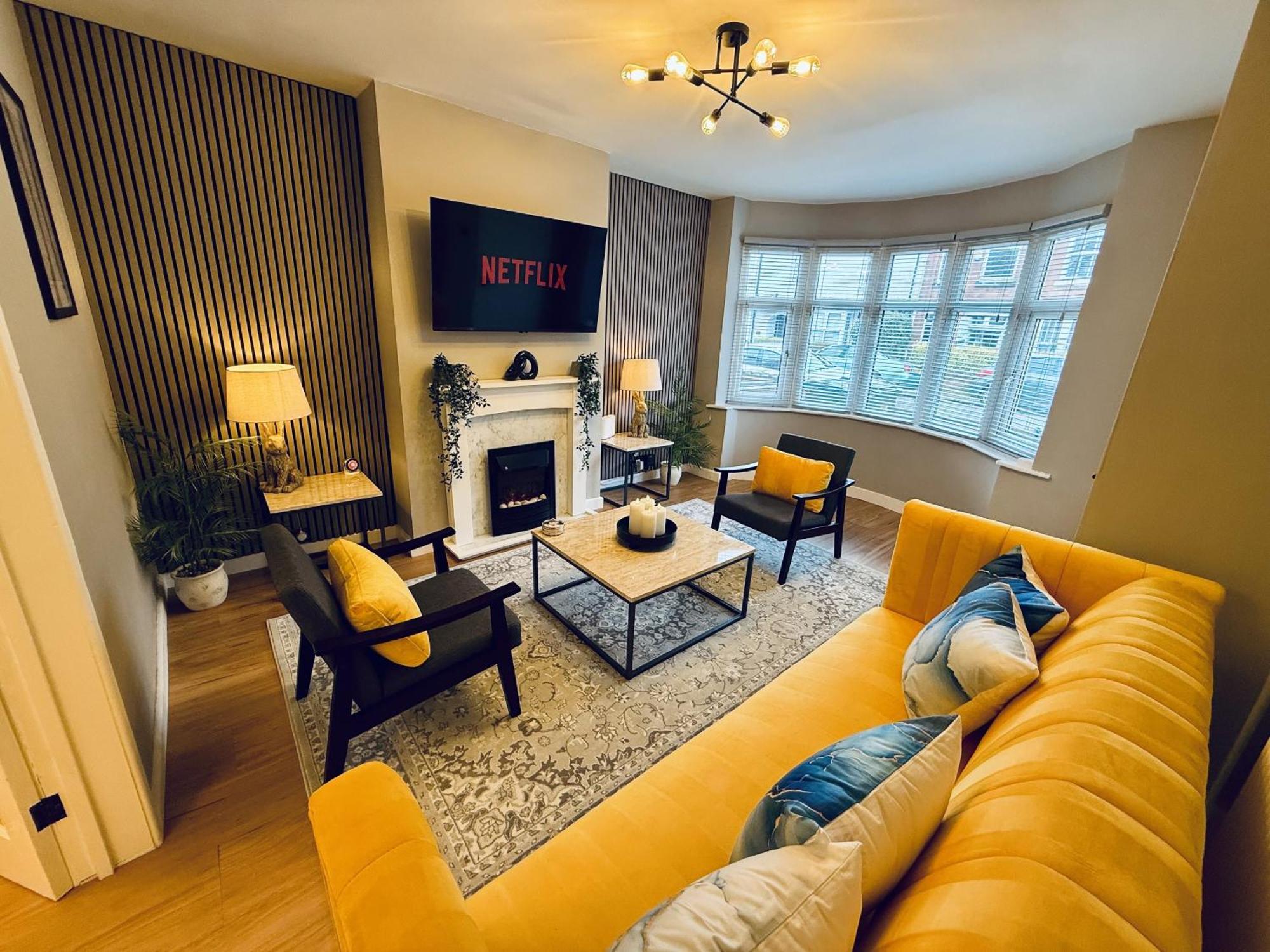 Spacious, Contemporary 2-bed House - Hosted By Hutch Lifestyle Holiday home *