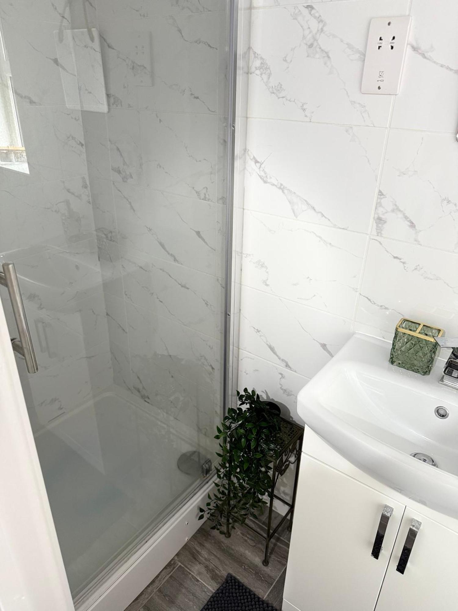 Your Away From Your Home! Apartment *