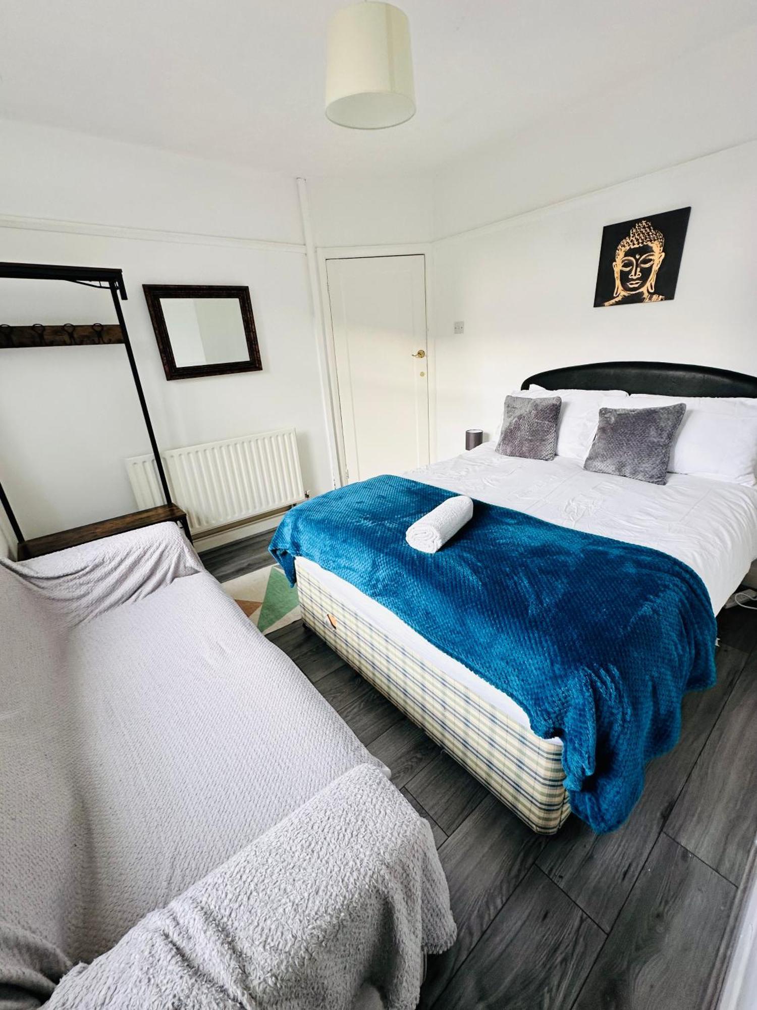 Spacious Town House Apartment Coventry