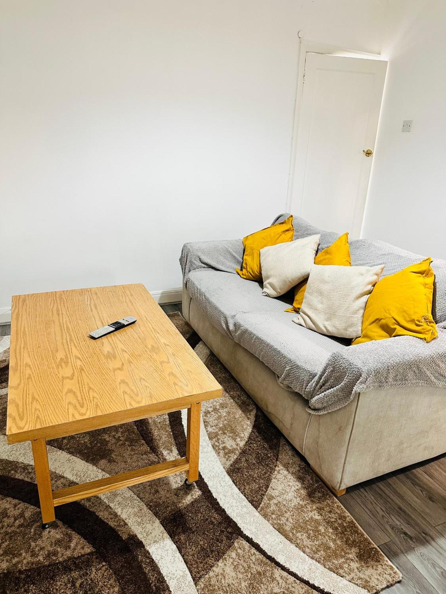 Spacious Town House Apartment Coventry